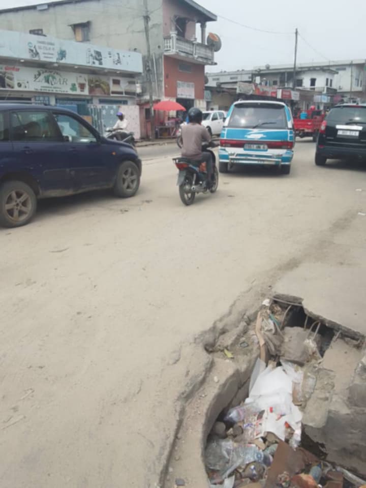 PARCELLE AU BORD DU GOUDRON AU GRAND MARCHE