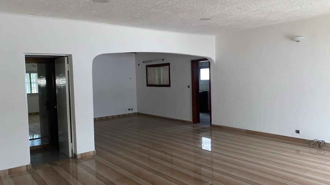 VILLA BOURGEOISE DE 06 PIECES A LOUER - BONAPRISO