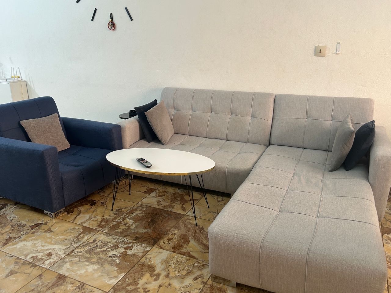 canapés avec table centrale a vendre bon état