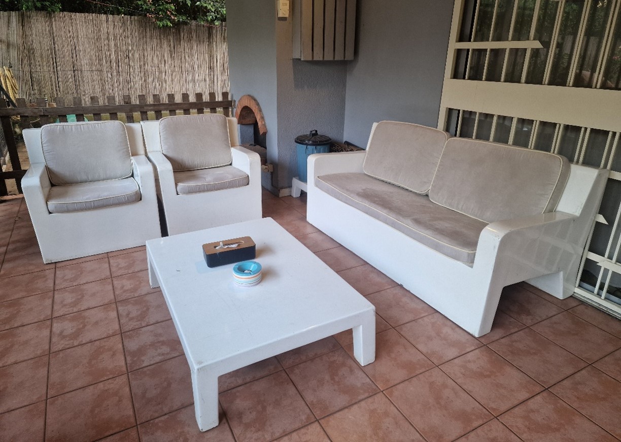 Salon de jardin complet en fibre de verre + coussins