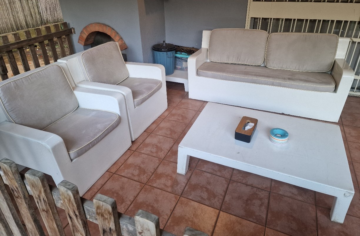 Salon de jardin complet en fibre de verre + coussins