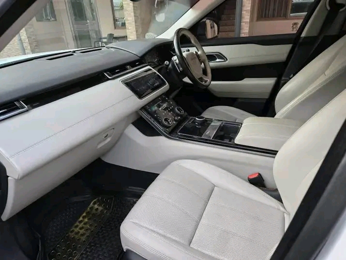 Range Rover Velar 2021 – Full Options à saisir ! Prix : 35 000$ (discutable) Range Rover Velar 2021 – Full Options à saisir ! Prix : 35 000$ (discutable)