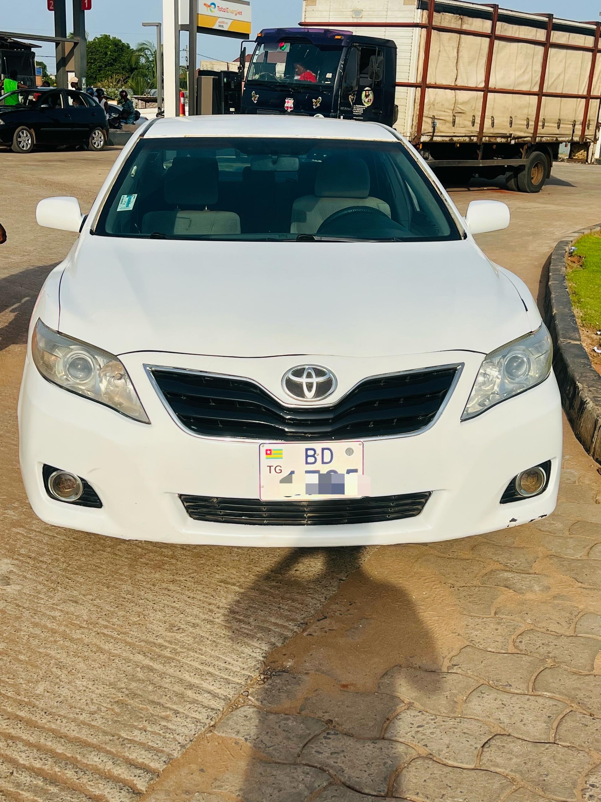 Toyota Camry 2012. 2 millions 600