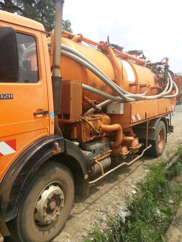 CAMION DE VIDANGE DE FOSSE SEPTIQUE CAMION DE VIDANGE DE FOSSE SEPTIQUE