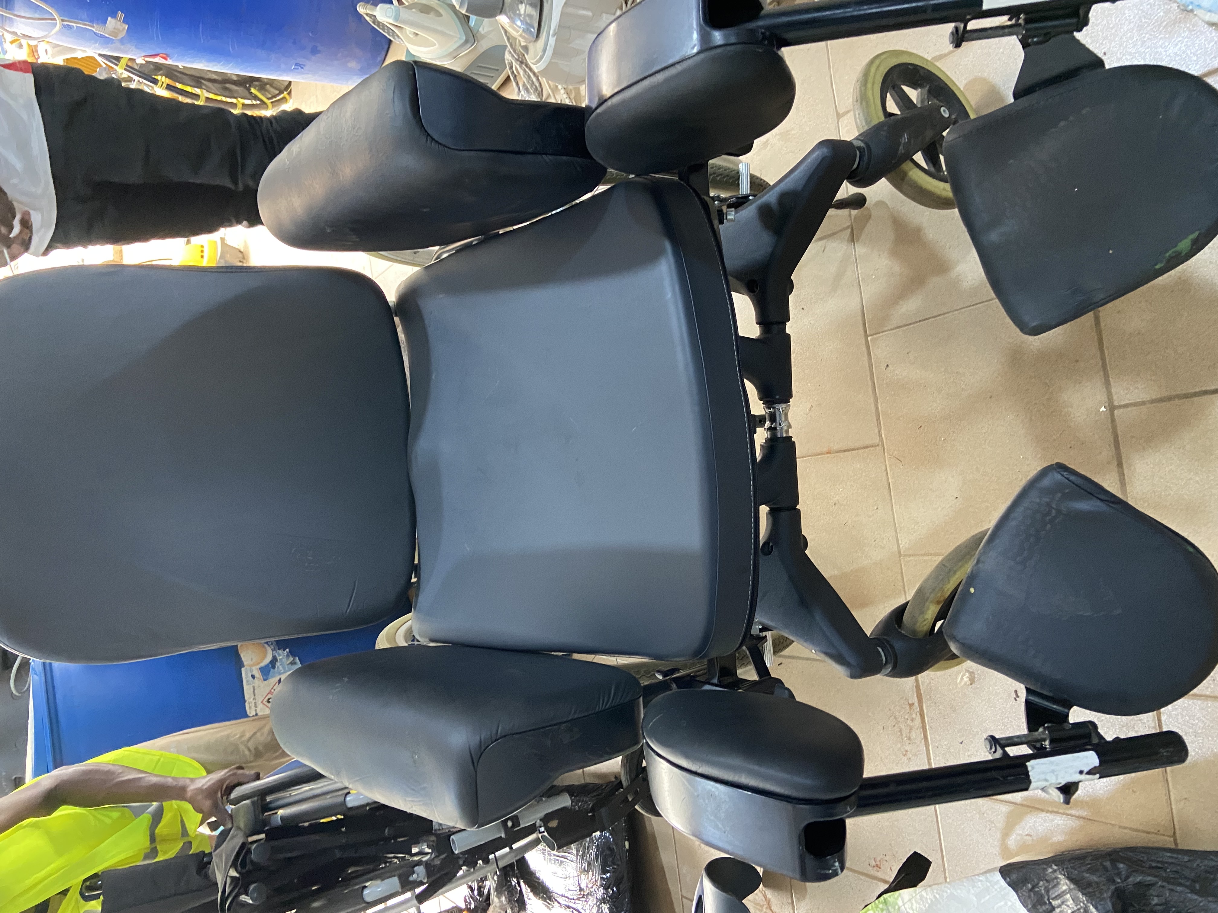 chaise roulante pour handicapé venant