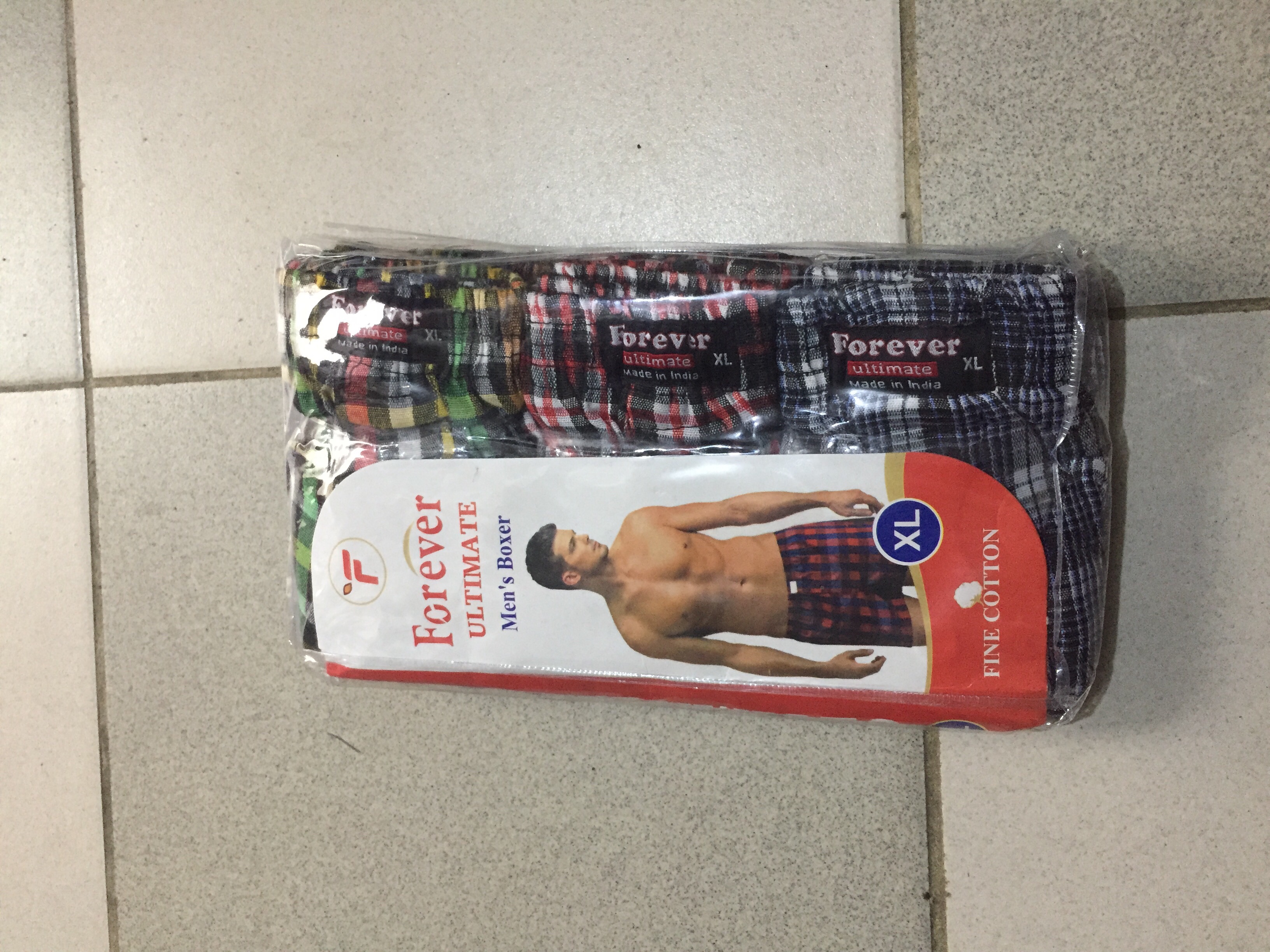 chaussures, débardeurs et sous-vêtements