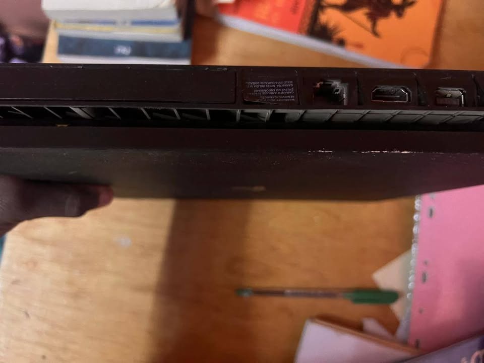 vente d'une ps4 et de jeux(jeux echangable)