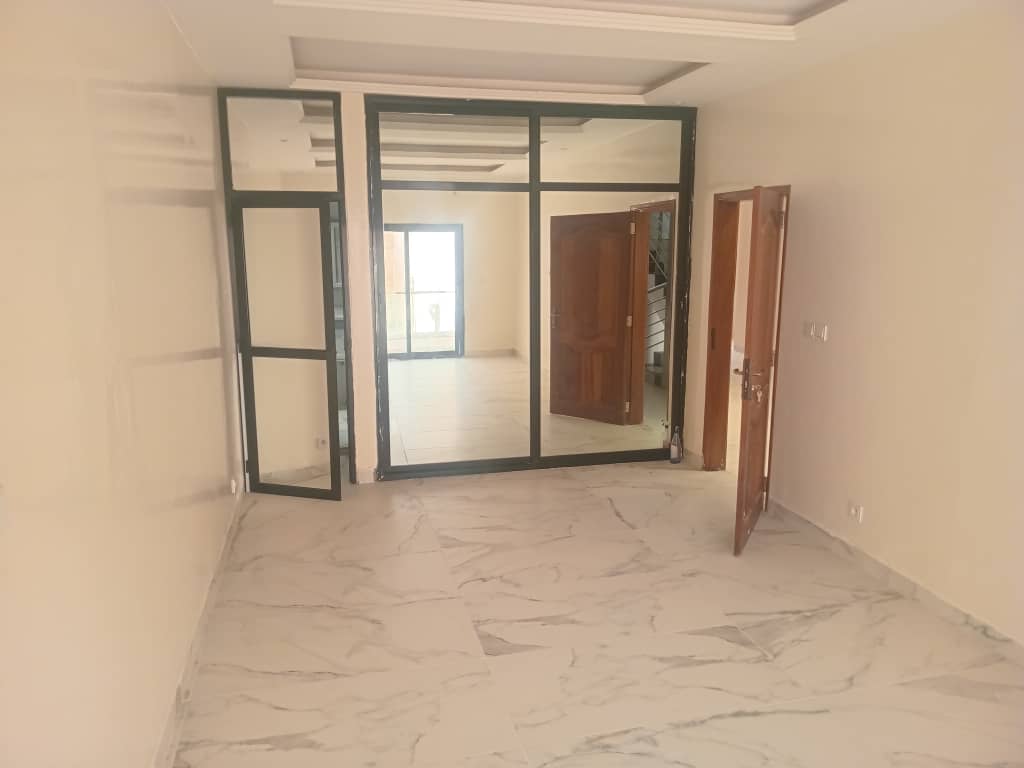 À LOUER – Superbe Appartement Neuf à Ngor-Almadies (Zone de Recasement) !