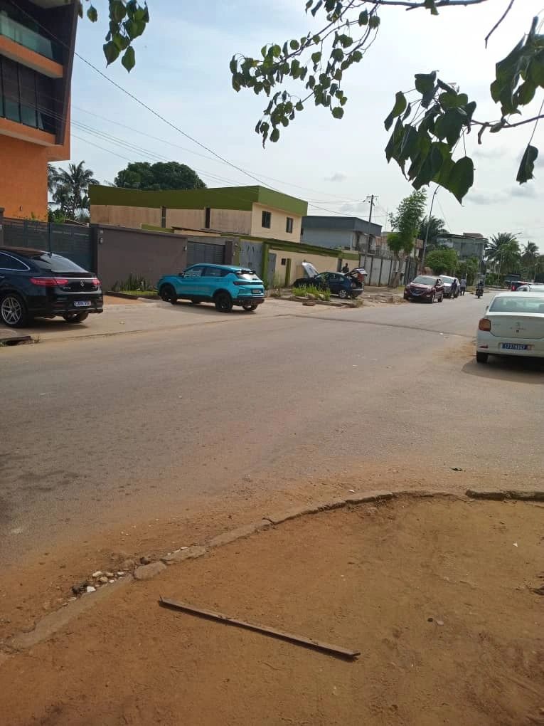 Cocody deux plateau bvb latrille vente 780m2