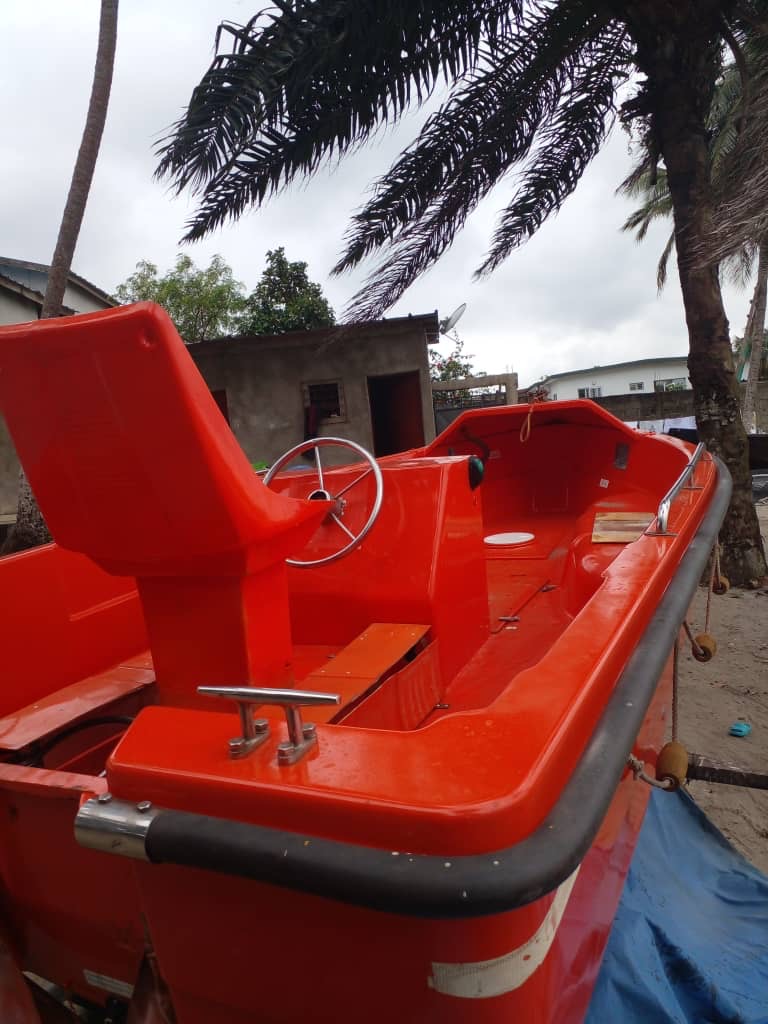 Coque bateau sans moteur facile à transporter