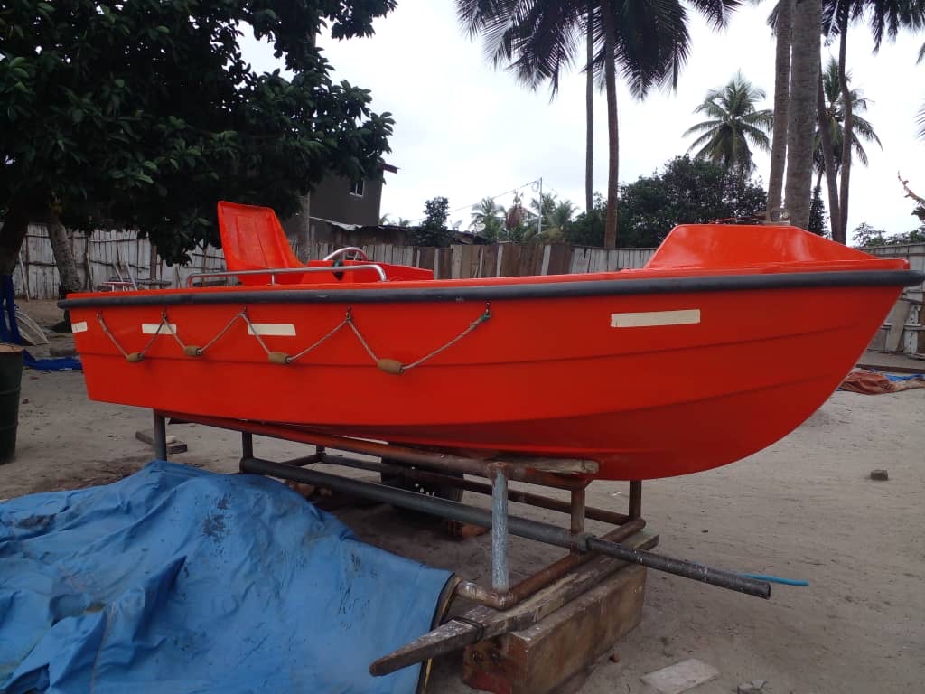 Coque bateau sans moteur facile à transporter