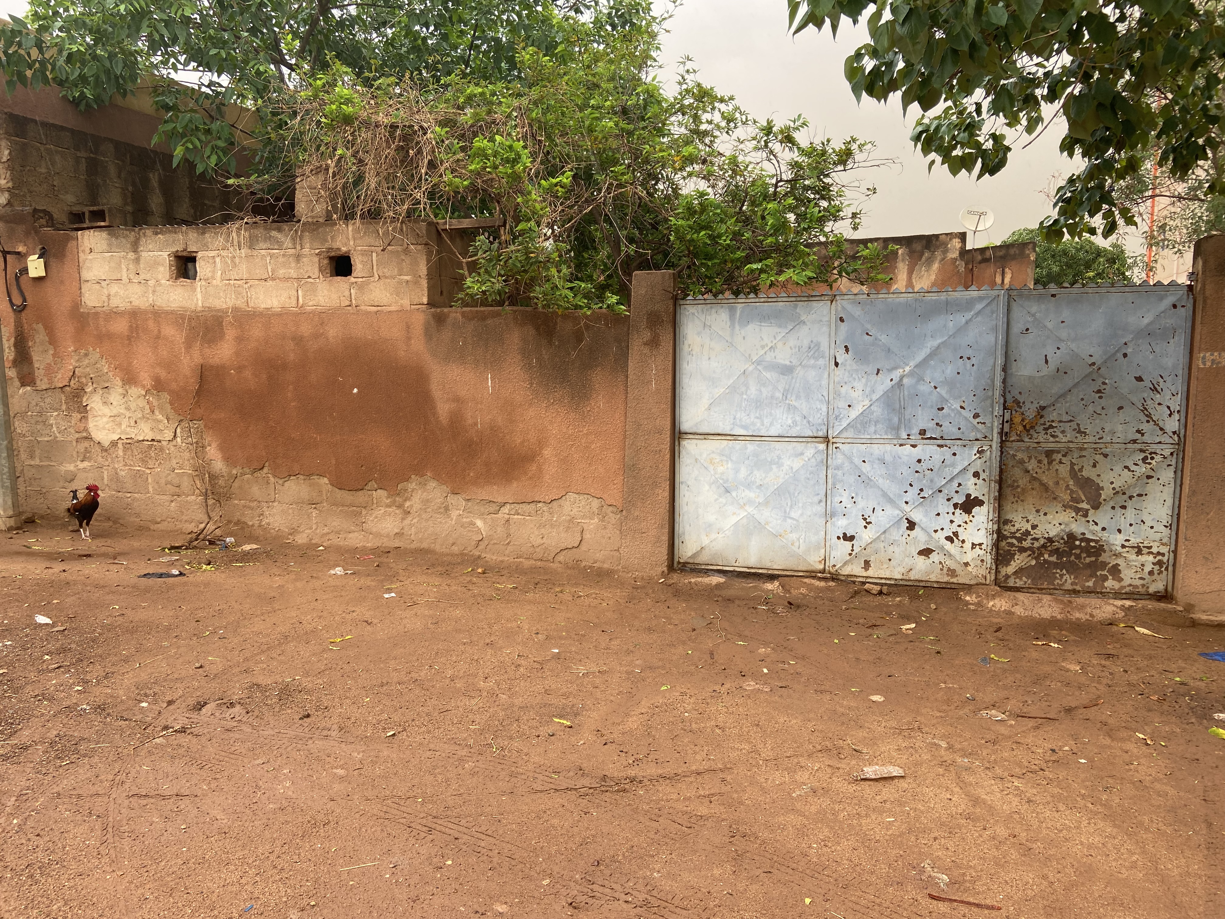 PARCELLE BÂTIE DE TYPE F3 À VENDRE À DASSASGHO – 320 M²