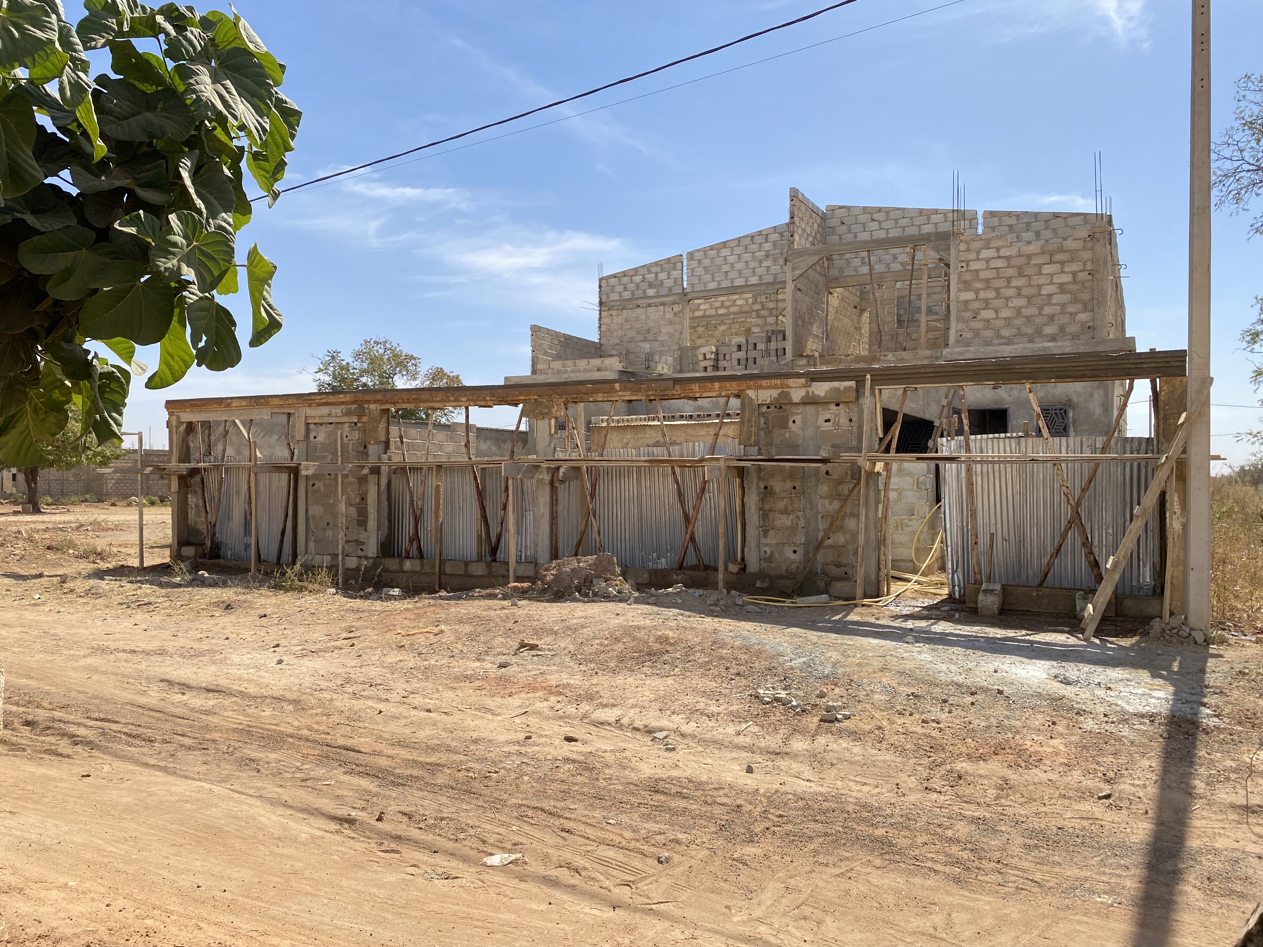 Bâtiment R+1 à vendre à Nioko 2 – Perfector Immobilier