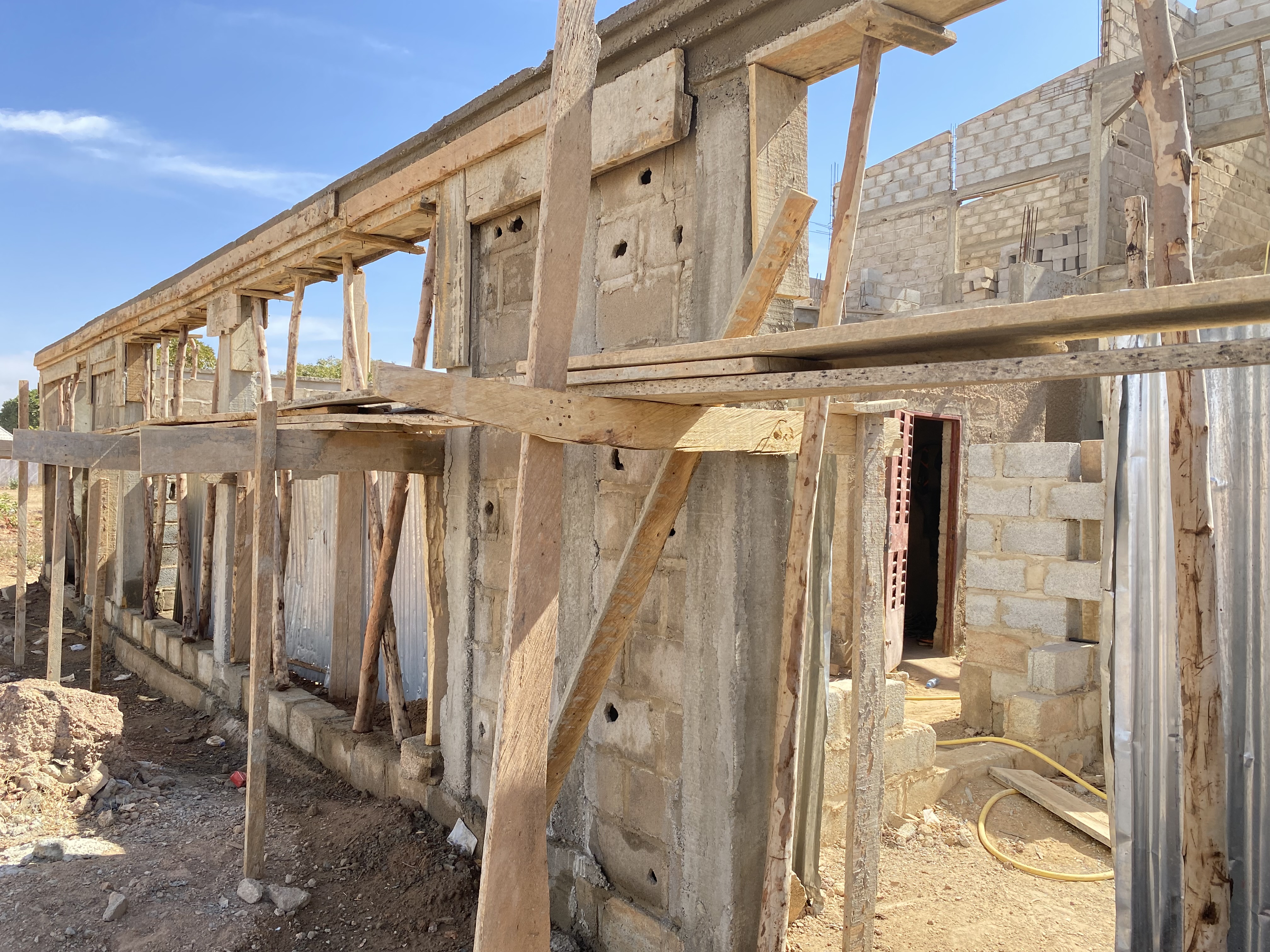 Bâtiment R+1 à vendre à Nioko 2 – Perfector Immobilier