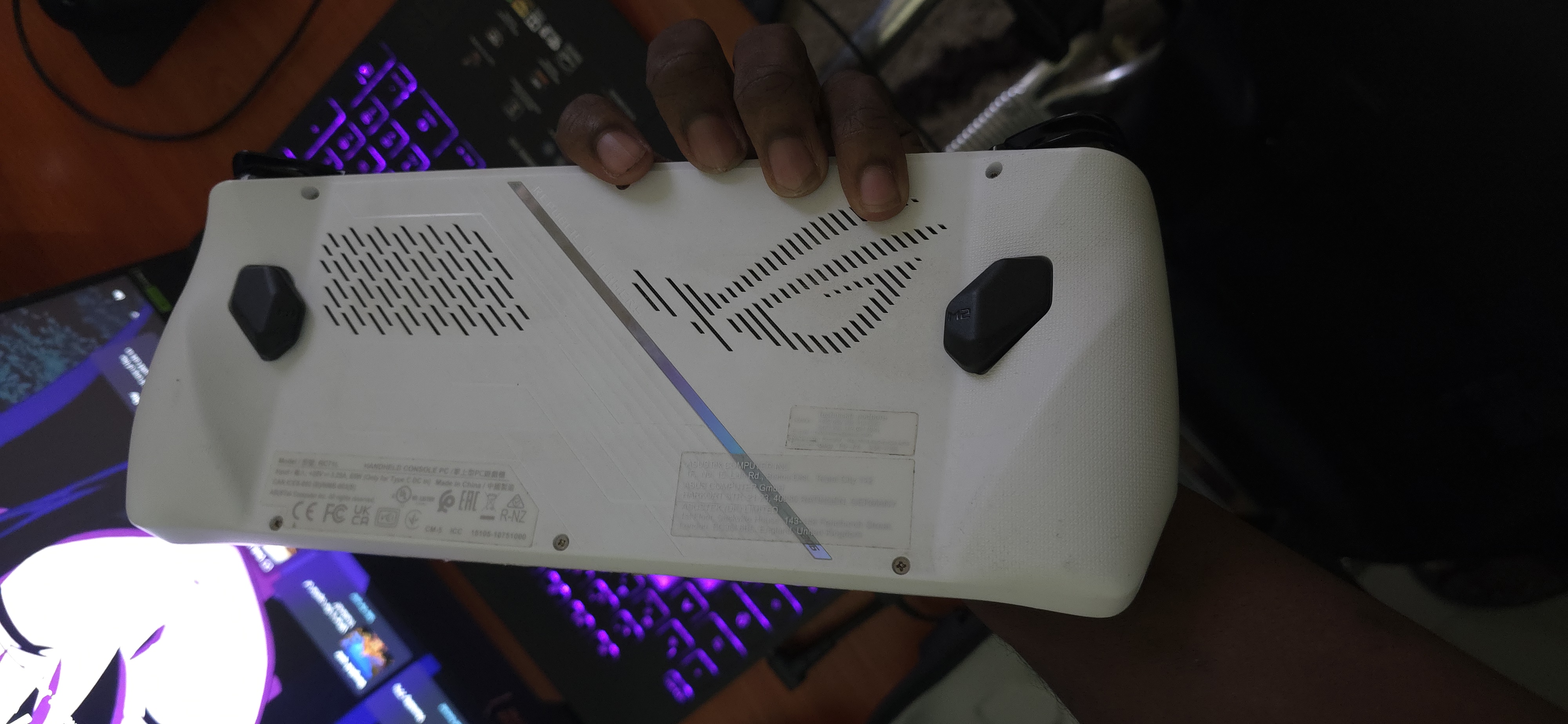 ASUS ROG ALLY Z1 EXTREME ASUS ROG ALLY Z1 EXTREME