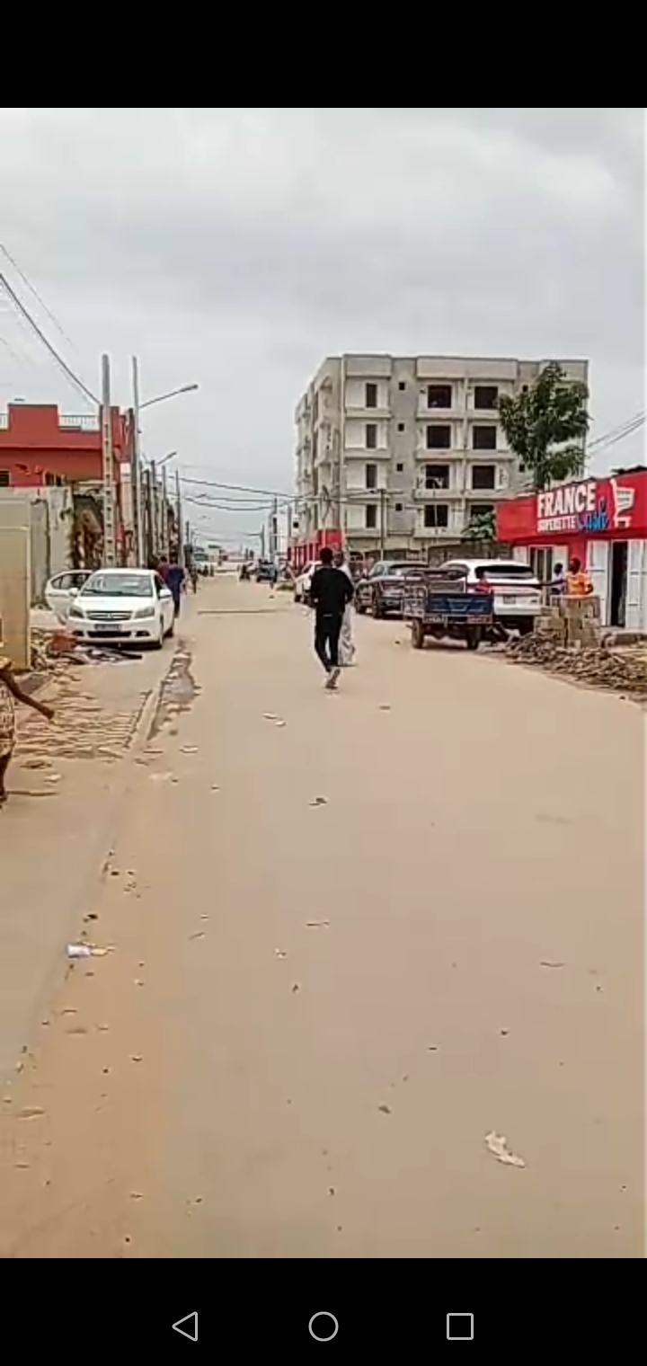 Terrain en vente à Angré château