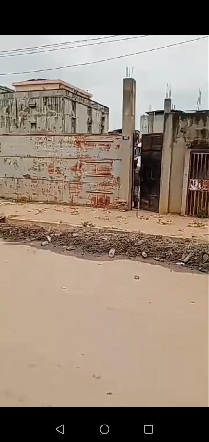 Terrain en vente à Angré château