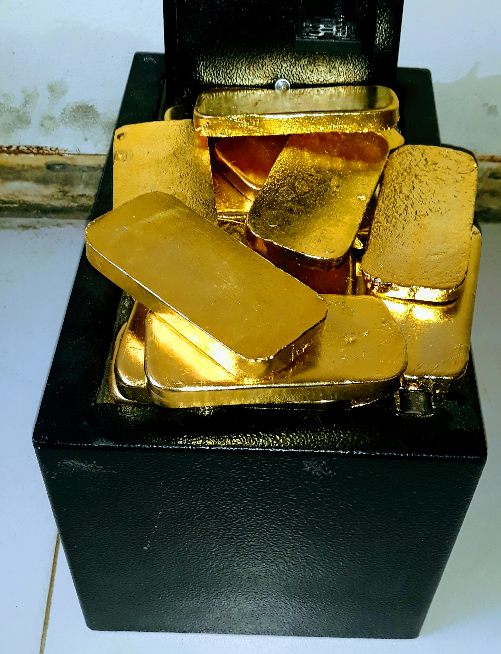 Buyers Wanted for Gold Bars