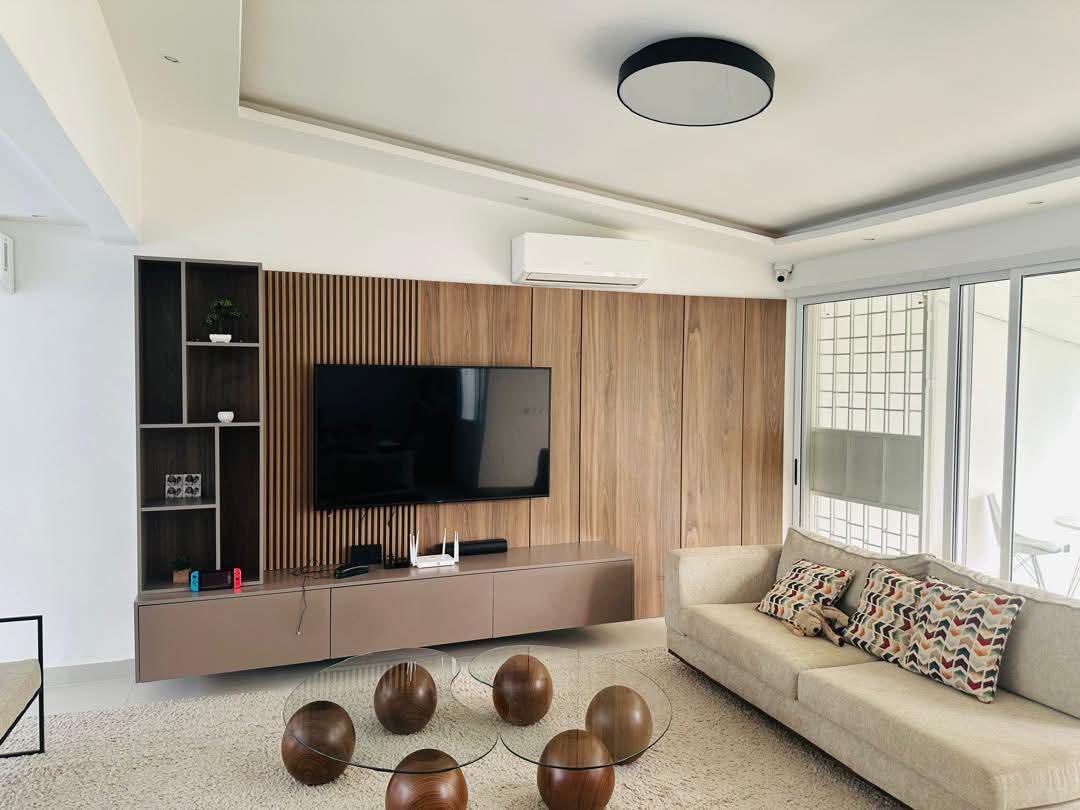 A vendre aux 2plateaux vallon une duplex de 6pieces avec piscine