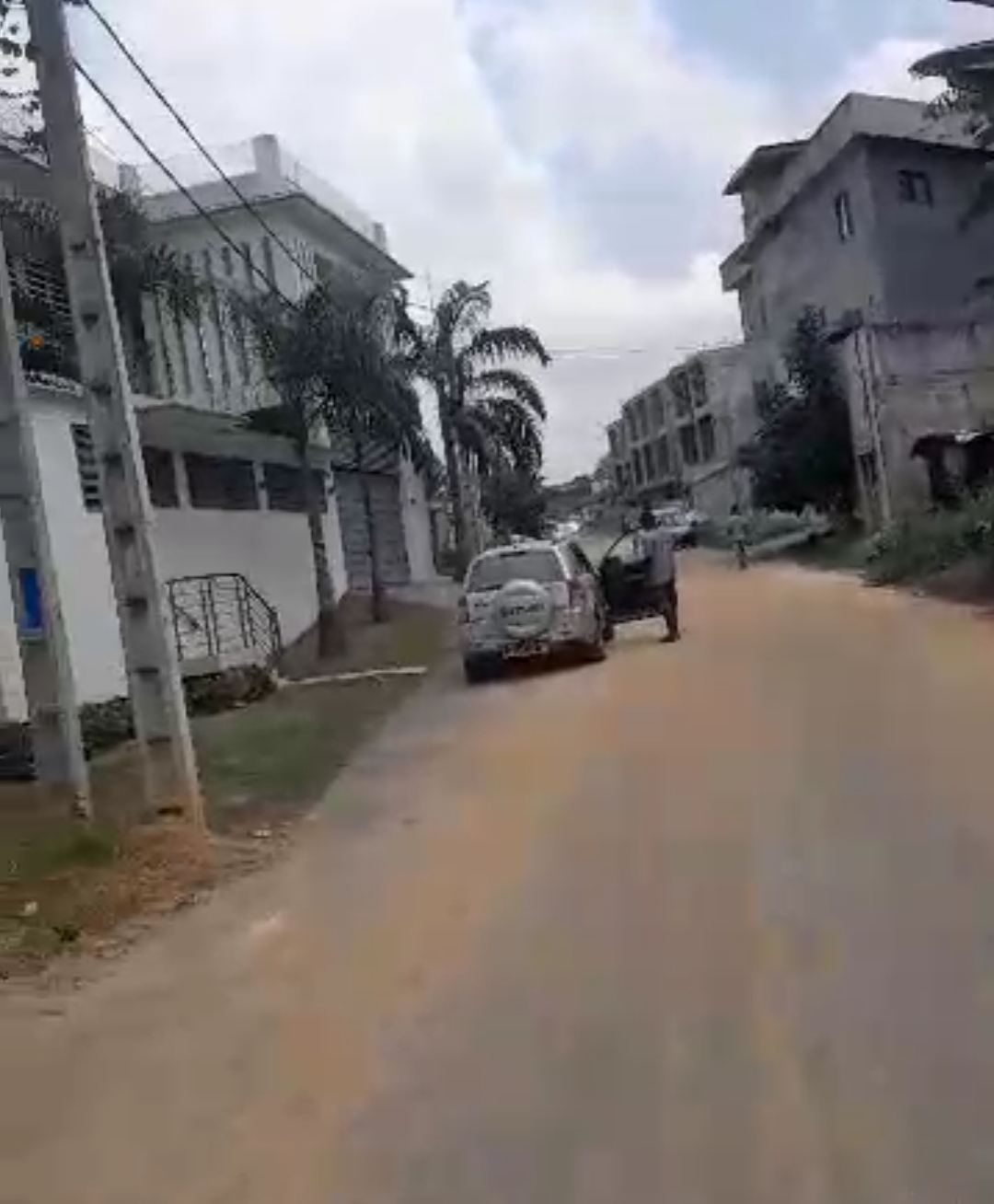 Cocody 2plateaux Vallon terrain de 2000m2 en vente avec ACD