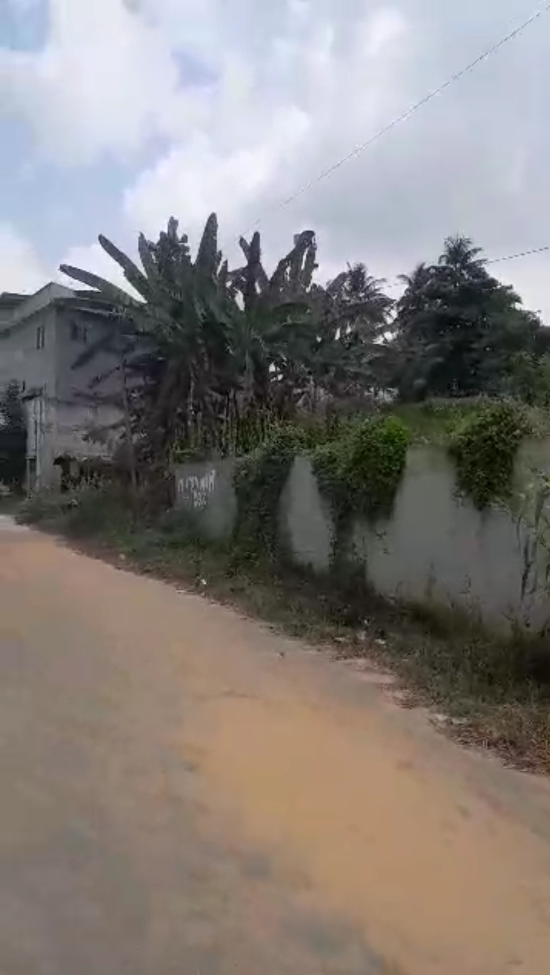 Cocody 2plateaux Vallon terrain de 2000m2 en vente avec ACD