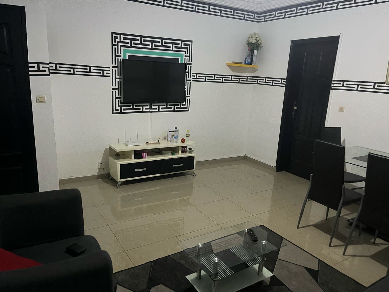 Résidence meublée à céder, Angré