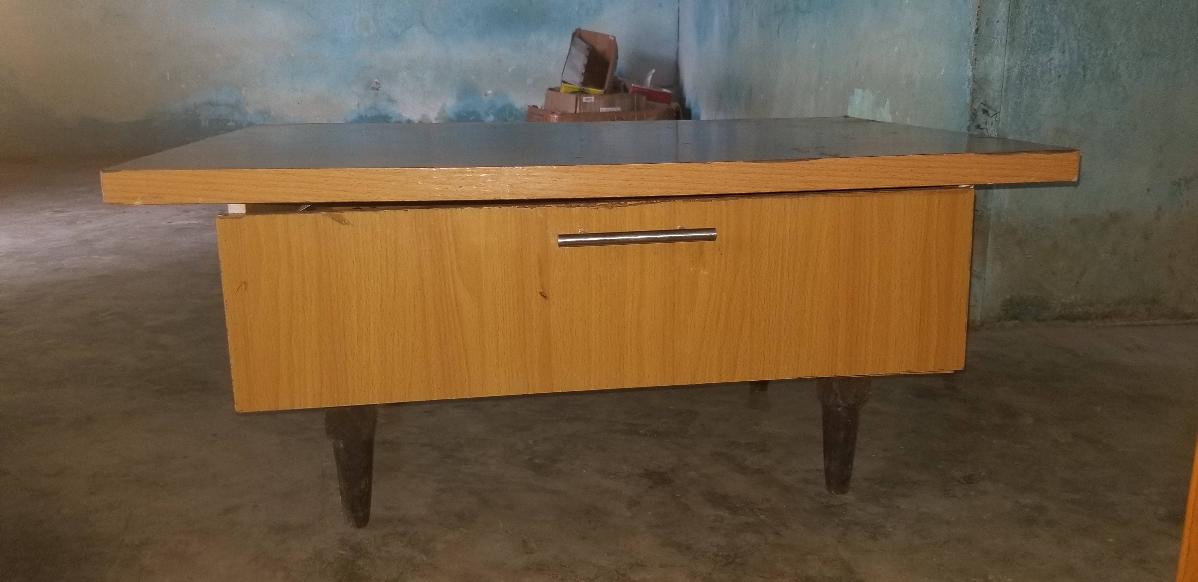 Guéridon encore en état à vendre Guéridon encore en état à vendre