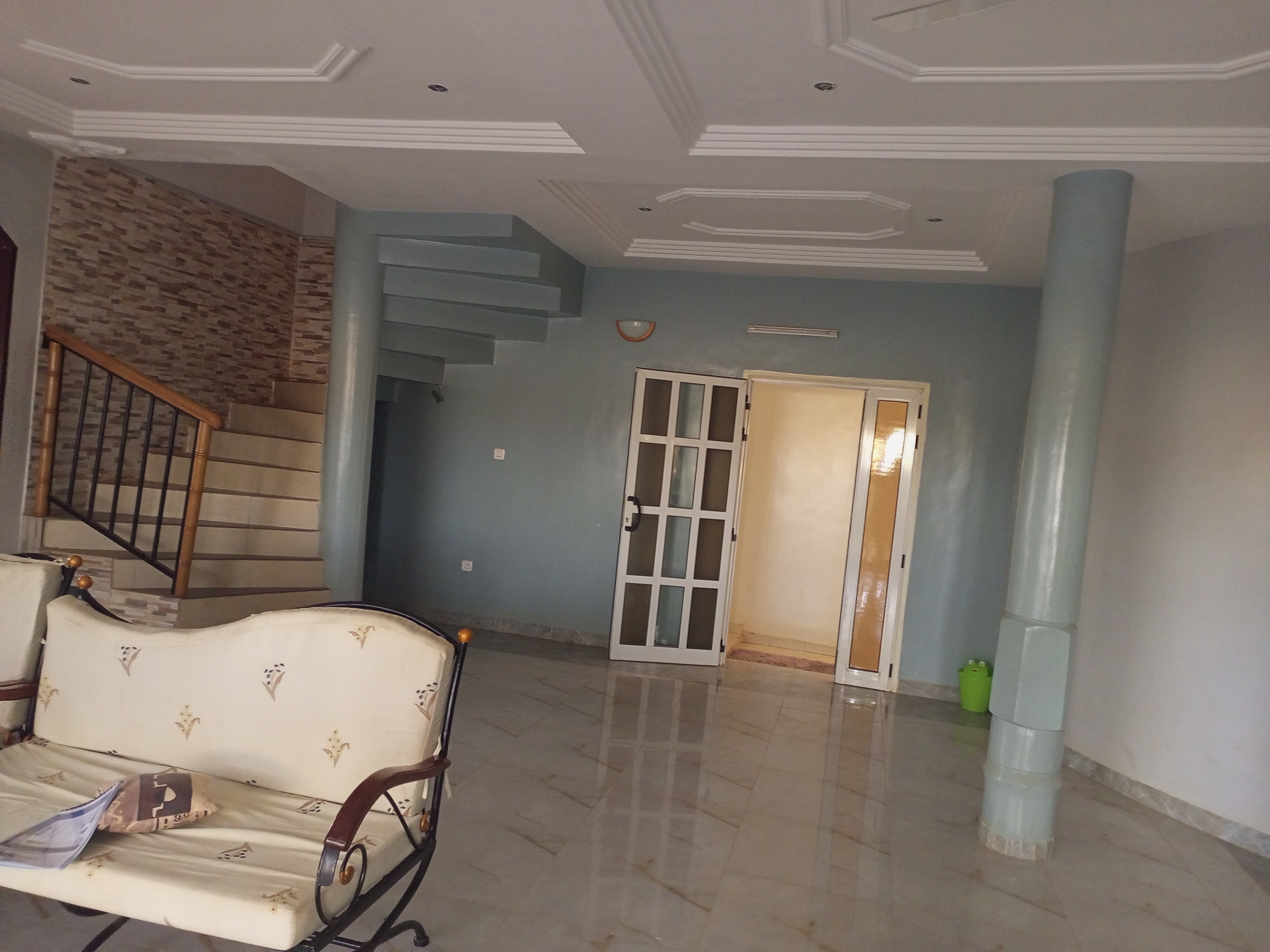 UN DUPLEX DE 10 PIÈCES EN LOCATION À KAMBOINSÉ UN DUPLEX DE 10 PIÈCES EN LOCATION À KAMBOINSÉ