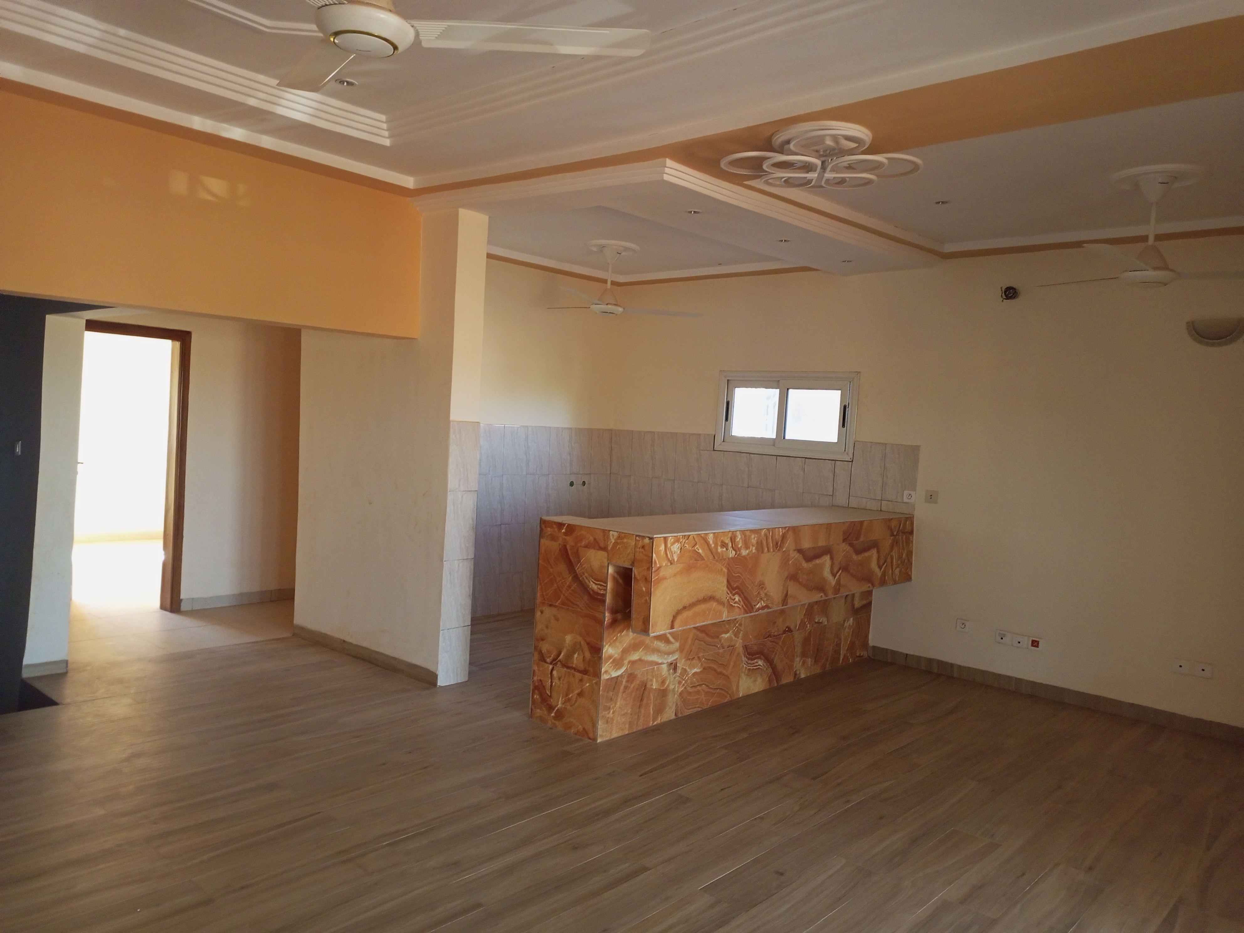 UN DUPLEX DE 10 PIÈCES EN LOCATION À KAMBOINSÉ UN DUPLEX DE 10 PIÈCES EN LOCATION À KAMBOINSÉ