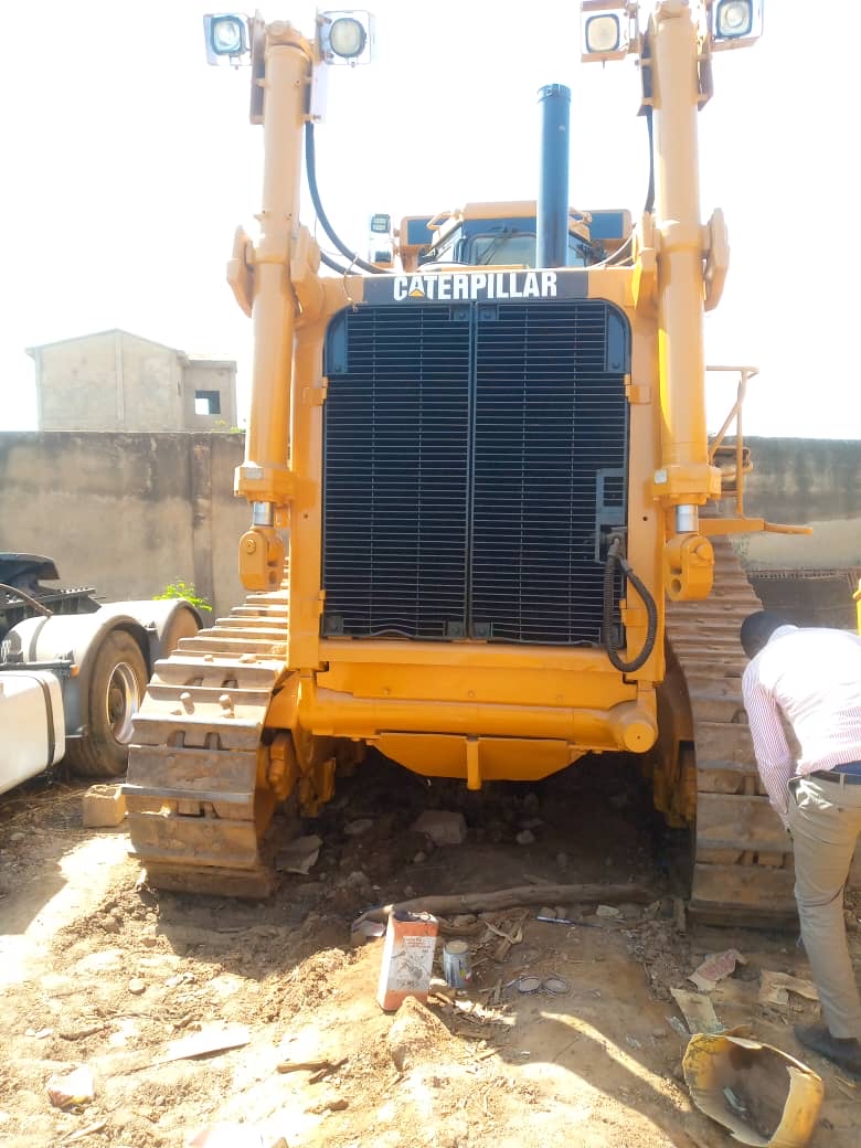 DUEX BULDOZER D10R disponible en vente a OUAGADOUGOU DUEX BULDOZER D10R disponible en vente a OUAGADOUGOU