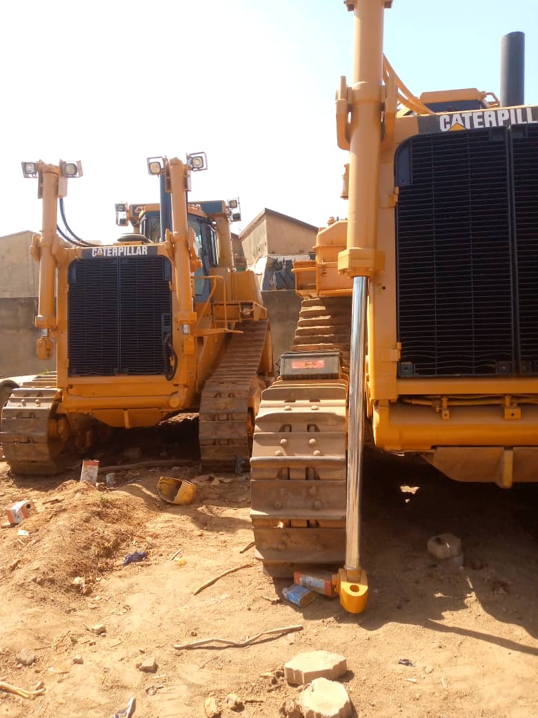 DUEX BULDOZER D10R disponible en vente a OUAGADOUGOU