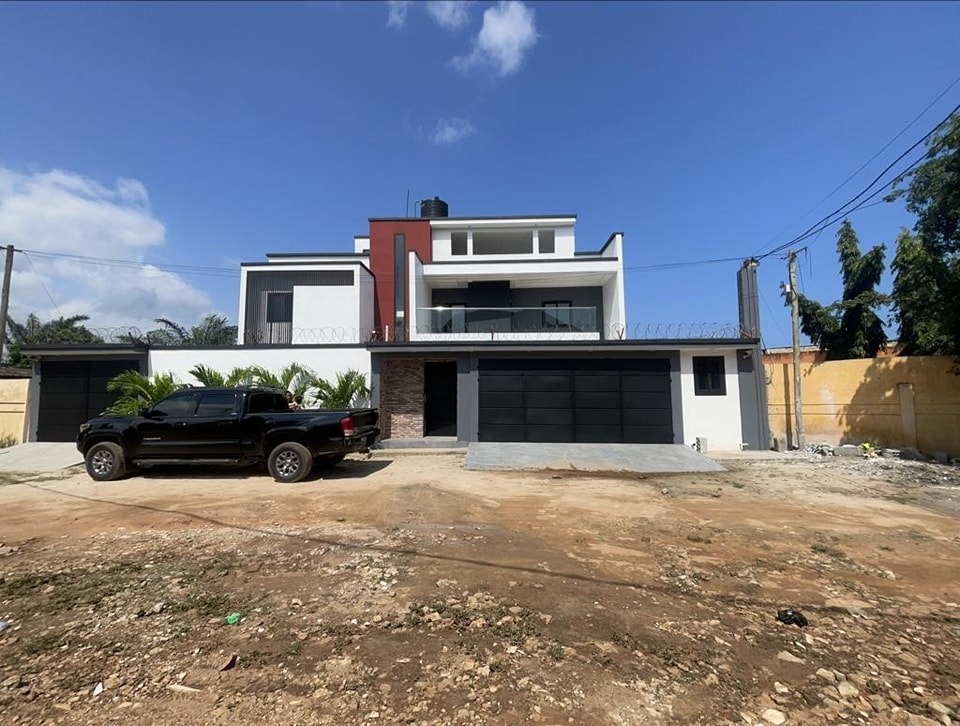 Villa nouvelle construction à vendre à Hedranawoe à