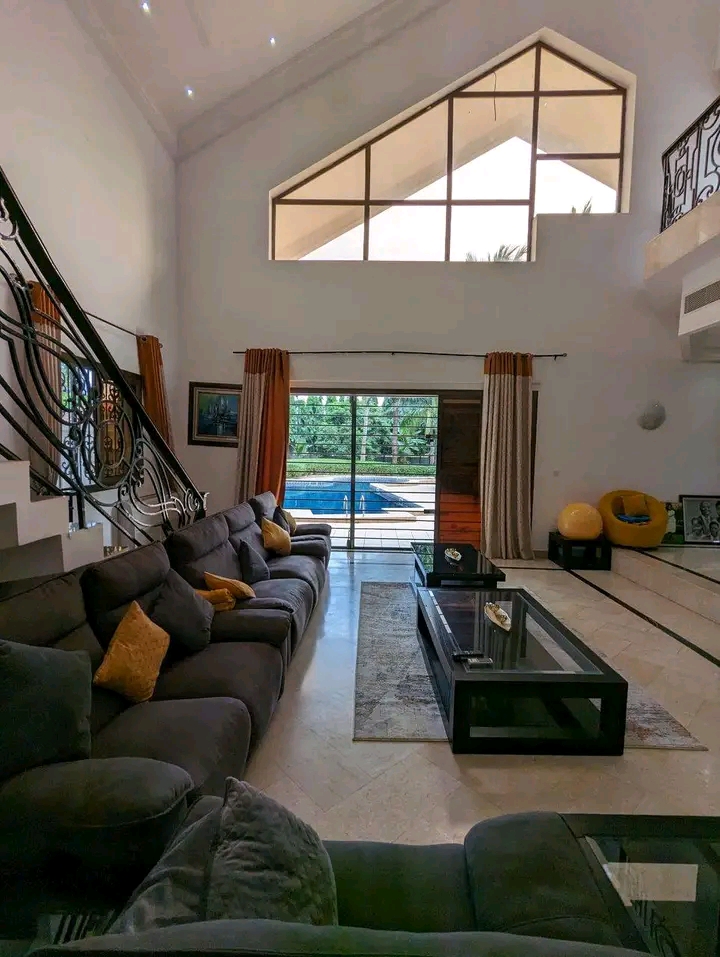 Grande villa meublée à louer à Djidjolé