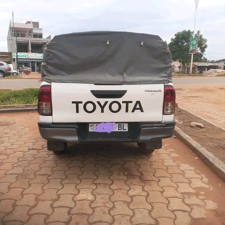 Toyota hilux en vente