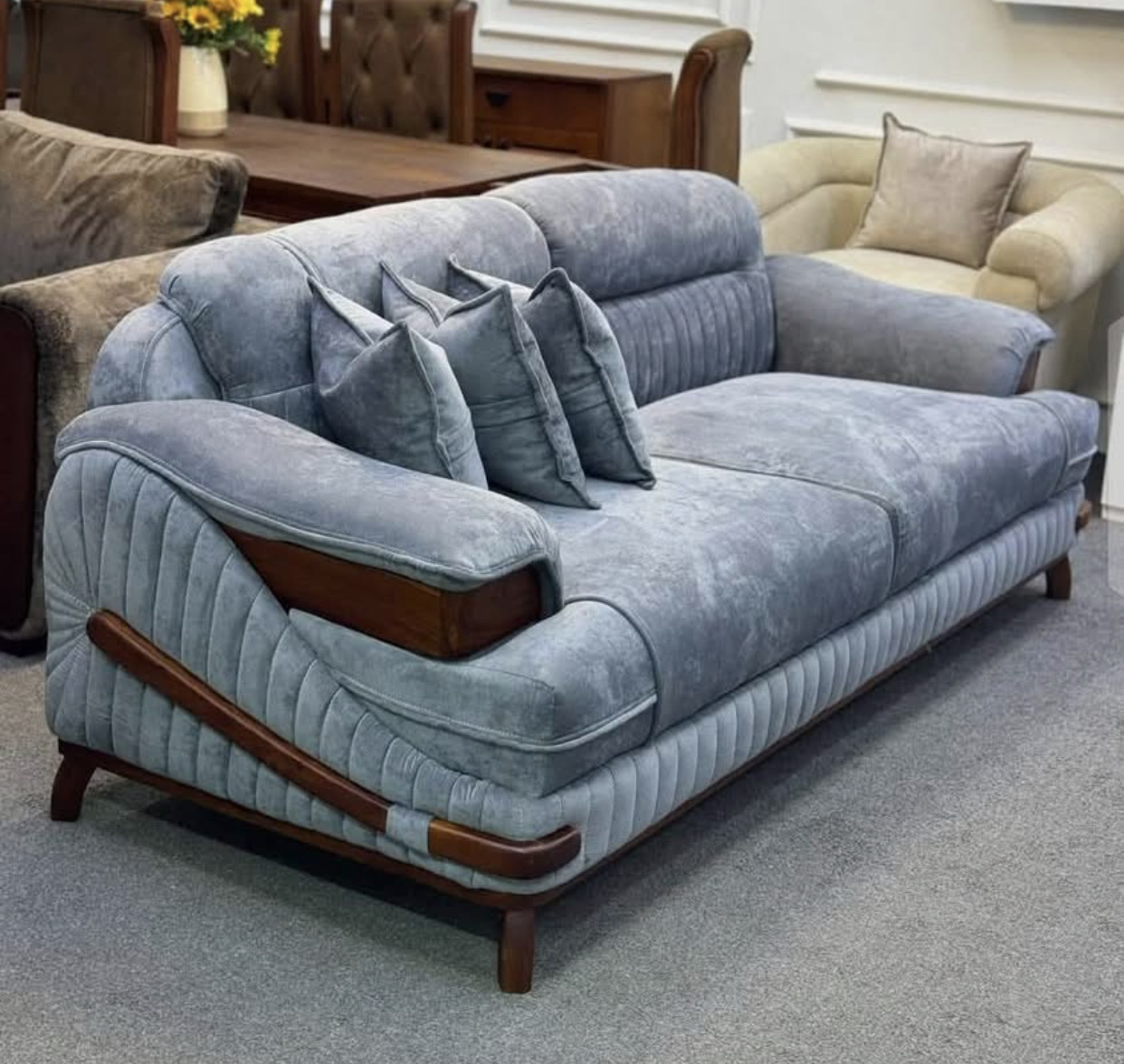 Nouveau salon moderne disponible sur commande chez votre Maison de Production