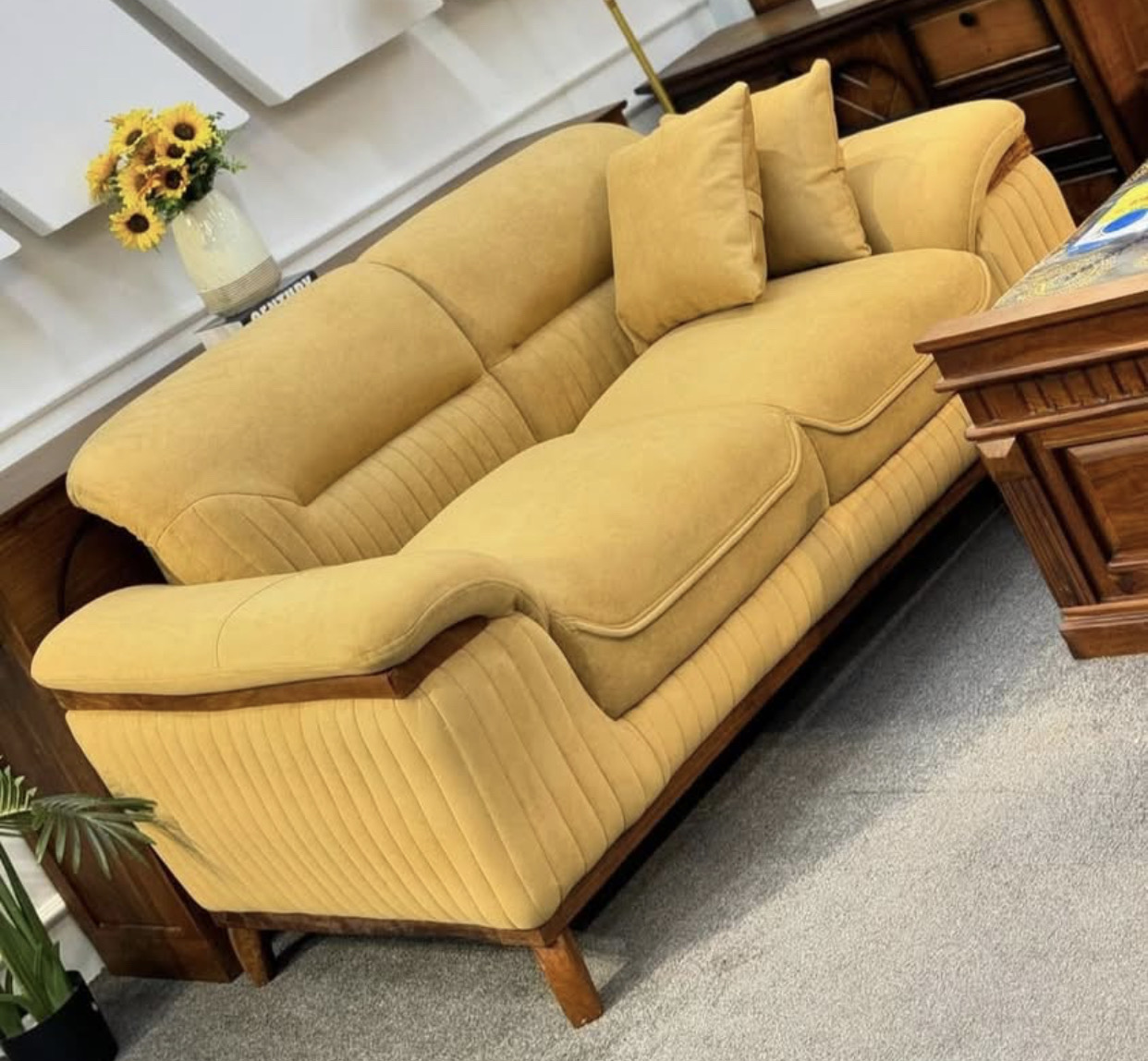 Nouveau salon moderne disponible sur commande chez votre Maison de Production