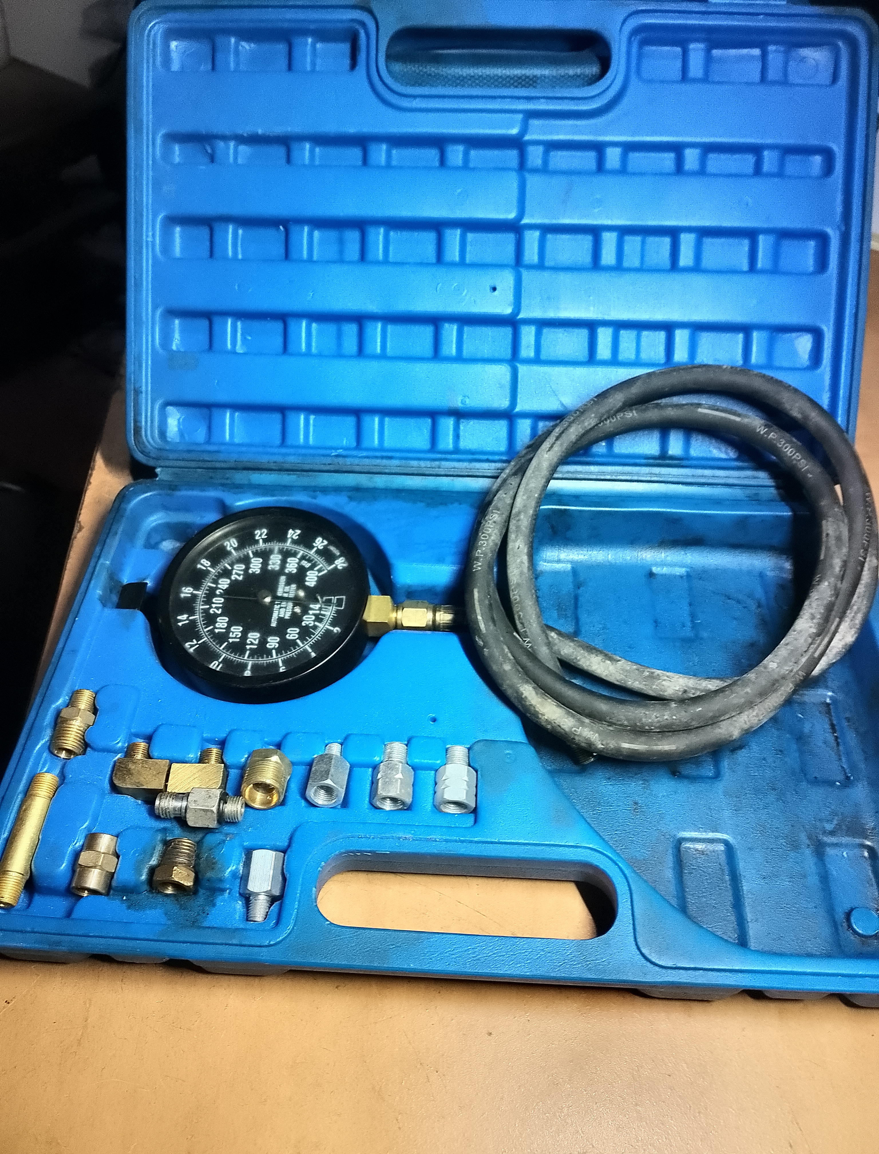Coffret de mesure de la pression d'huile moteur Coffret de mesure de la pression d'huile moteur