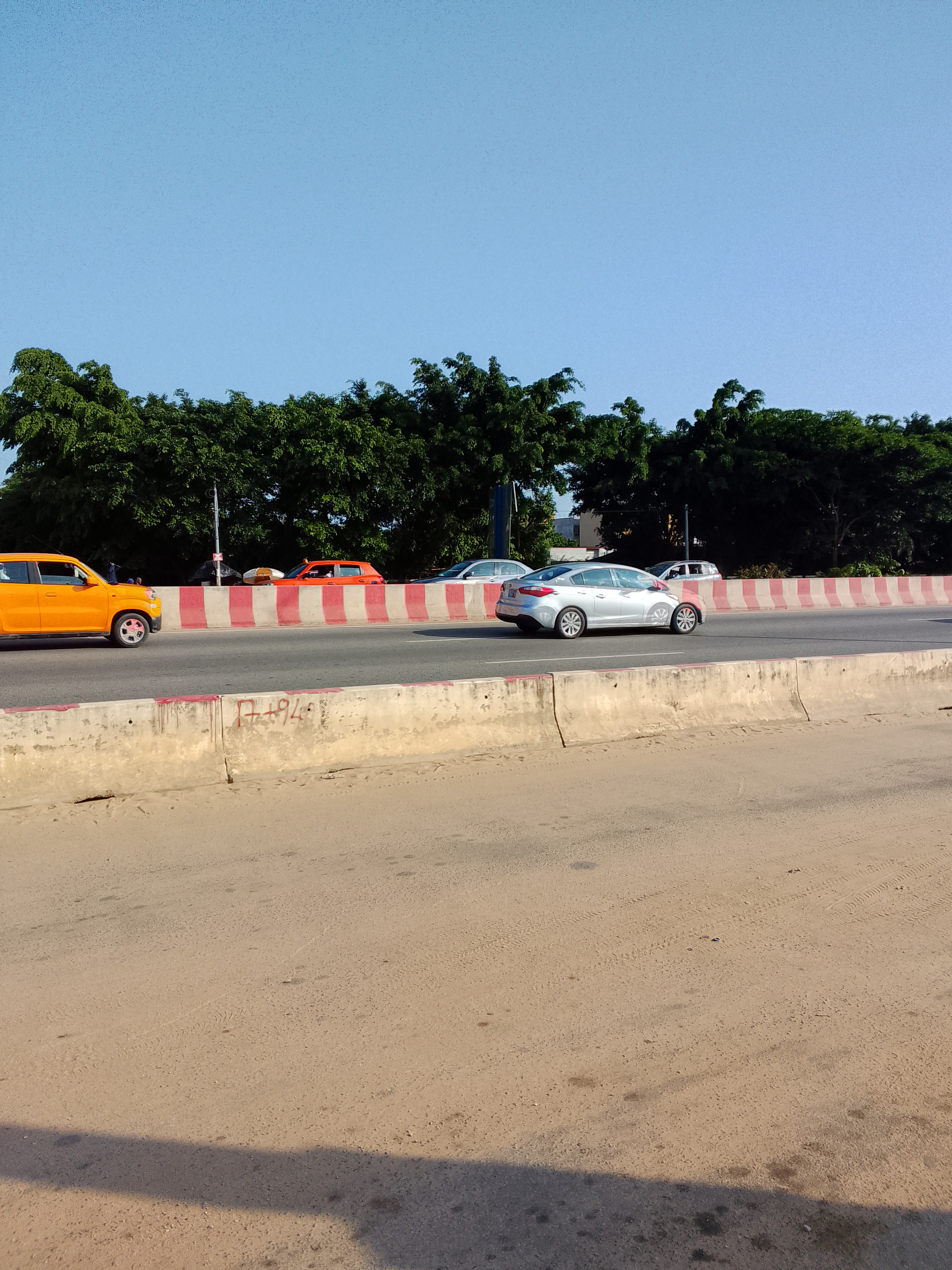 Terrain commercial a vendre sur le boulevard Mitterrand a Faya