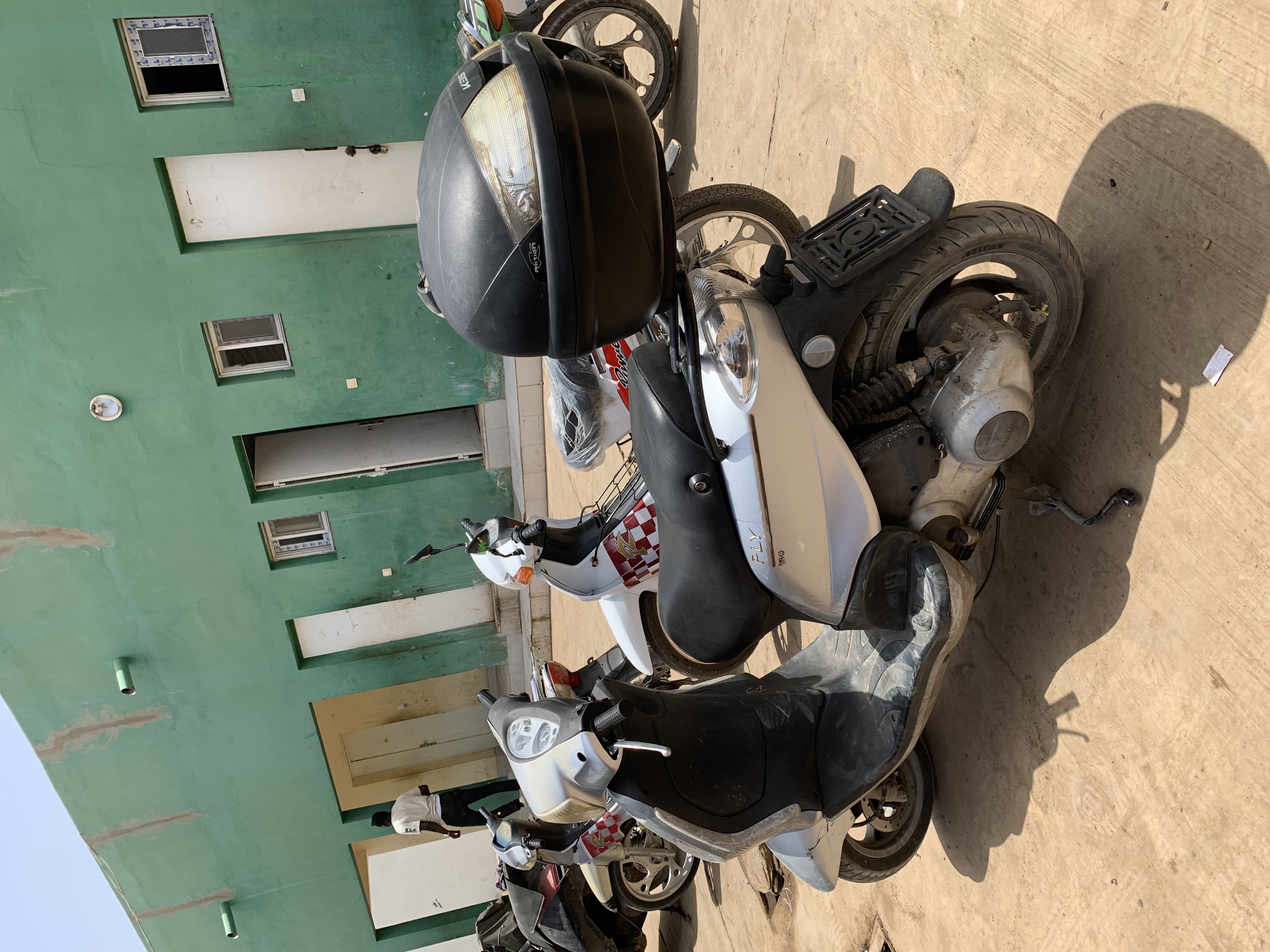 PIAGGIO FLY 150 venant avec CMC .moreur bu wooow kongjamais touché