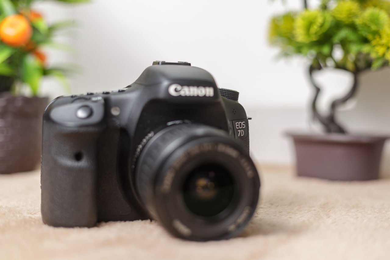 𝐂𝐚𝐧𝐨𝐧 𝐄𝐎𝐒 𝟕𝐃 + 𝐎𝐛𝐣𝐞𝐜𝐭𝐢𝐟 𝟏𝟖-𝟓𝟓𝐌𝐌