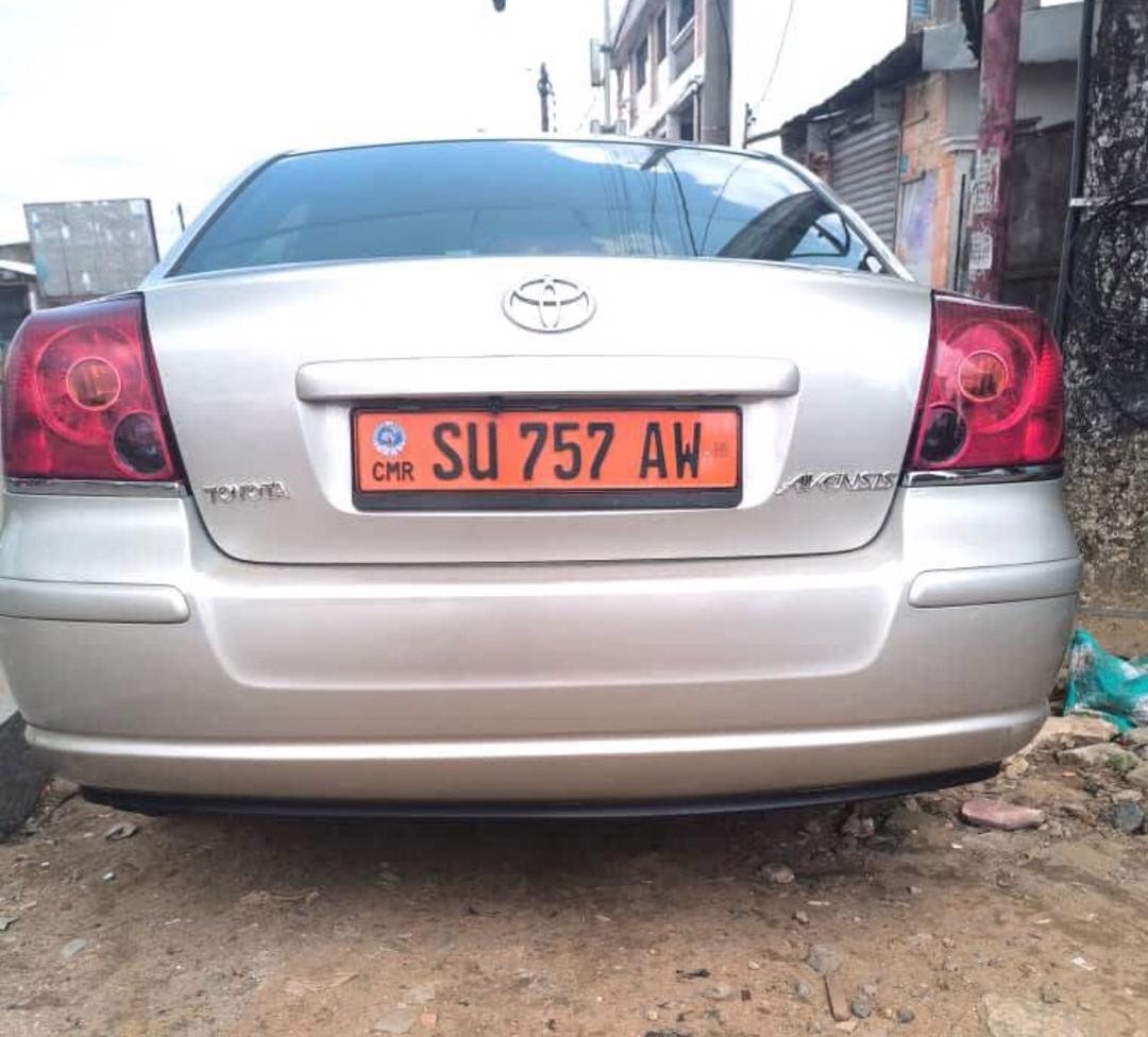 TOYOTA AVENSIS TETE DE COCHON 2005