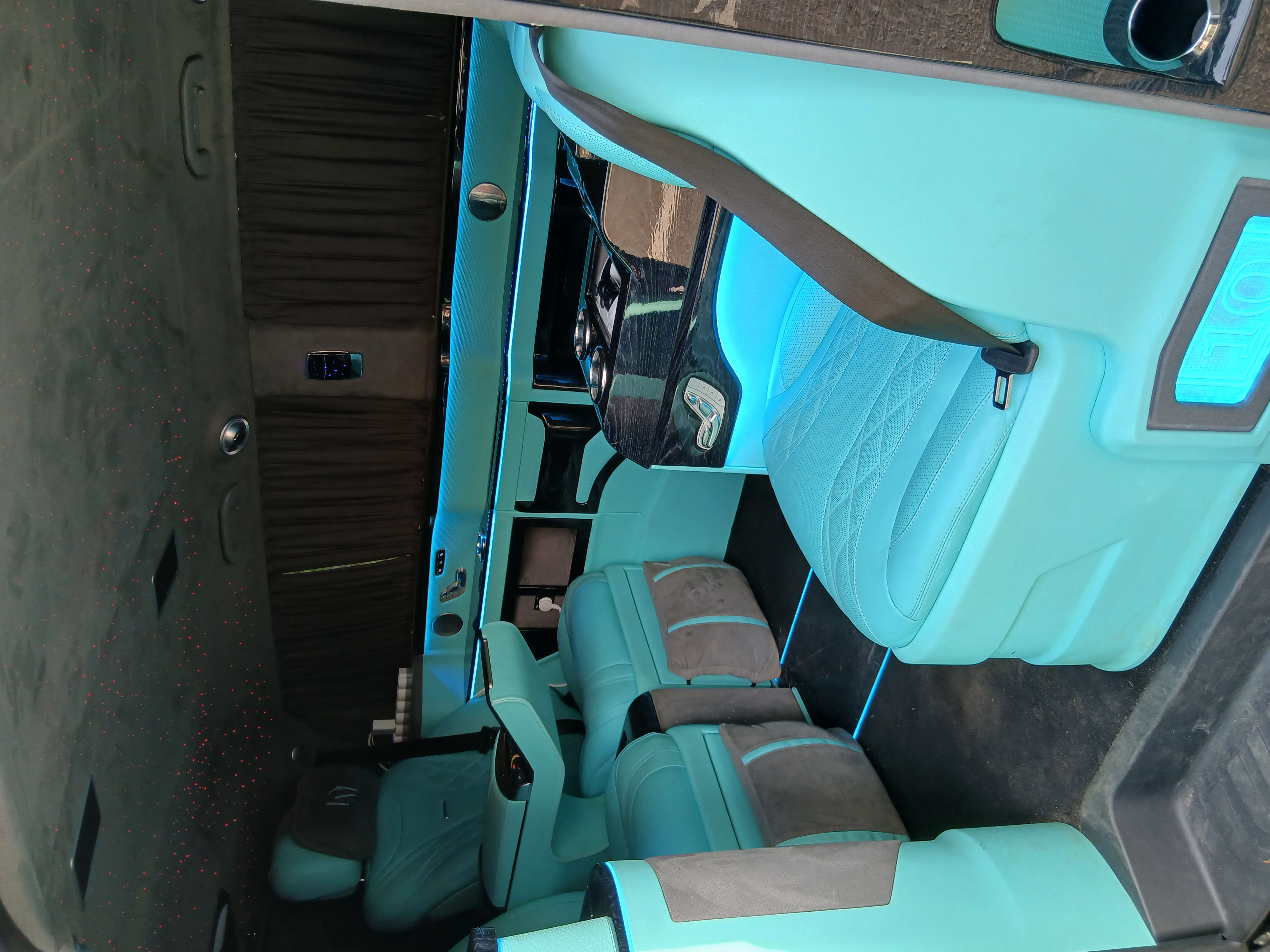 Location van VIP Abidjan - location Mercedes V-Class Abidjan