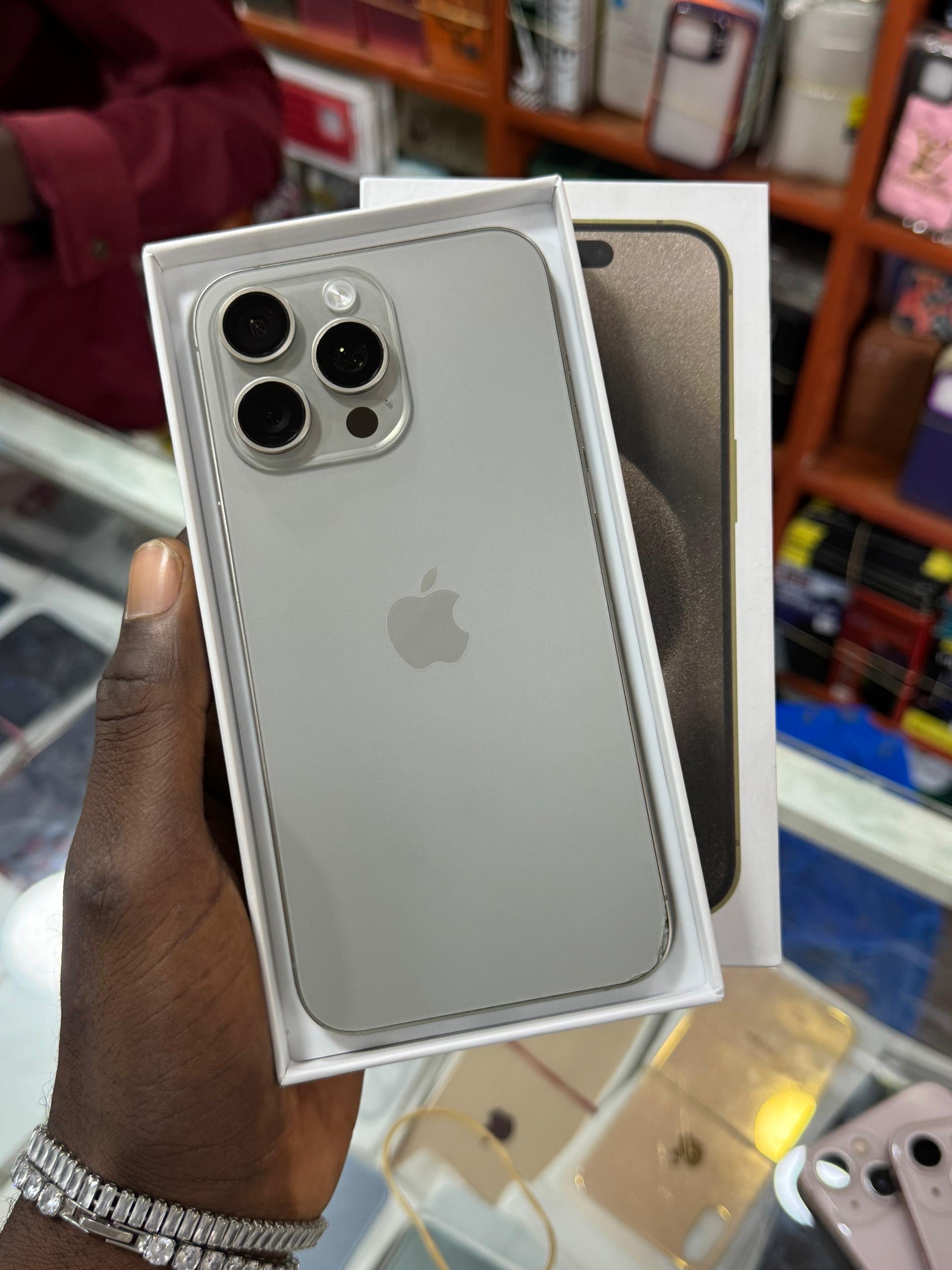 IPHONE 15PROMAX 256GO