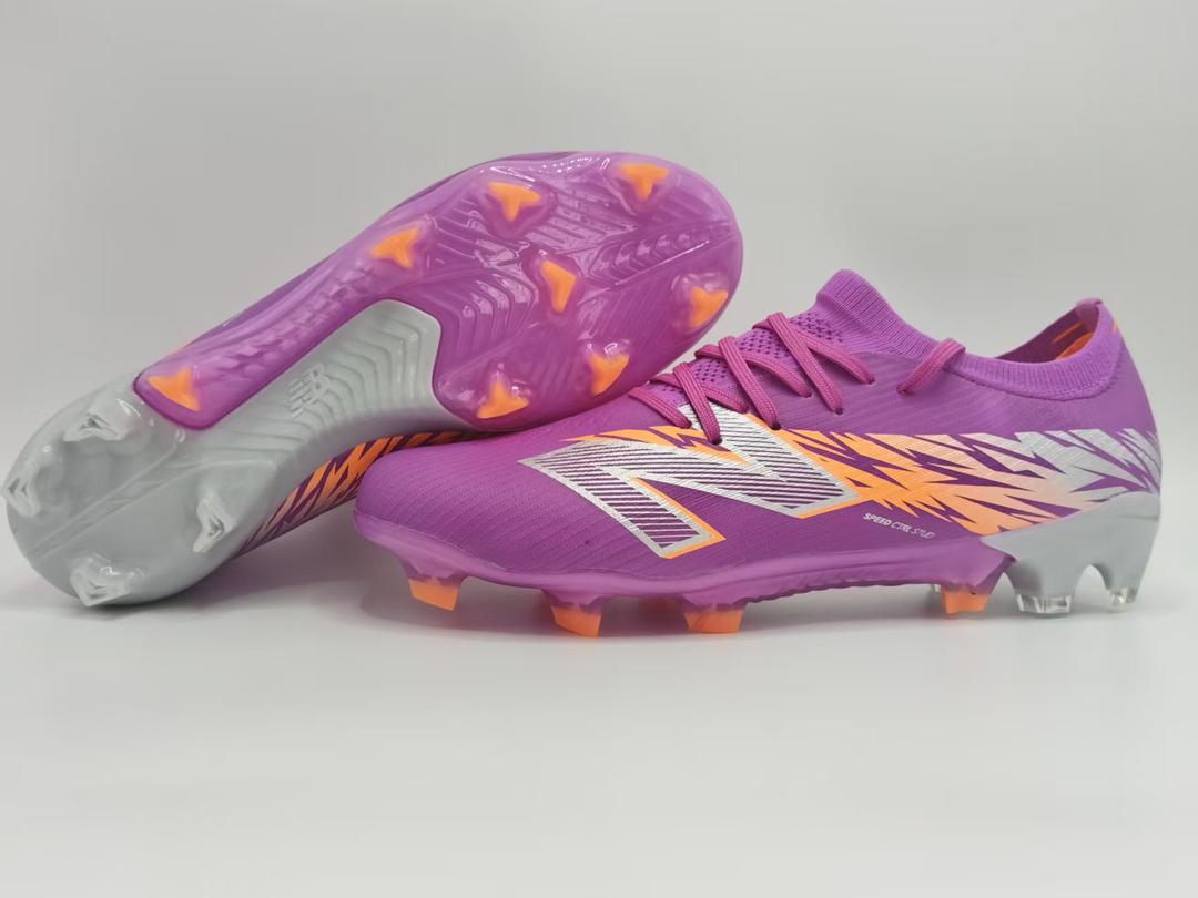 paires de crampons New balance