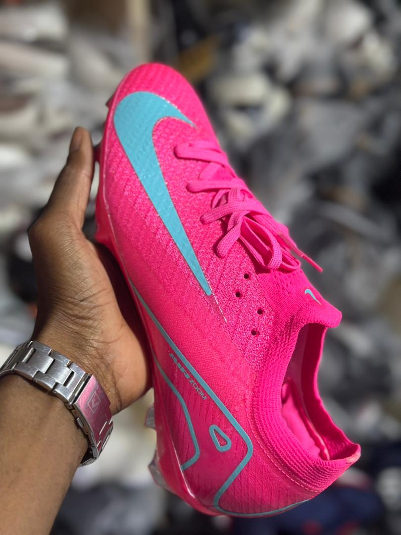 Paires de crampons Nike