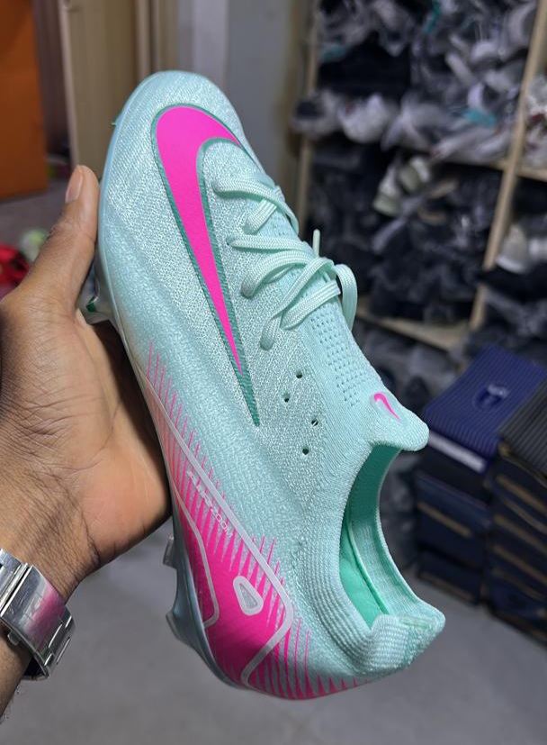 Paires de crampons Nike