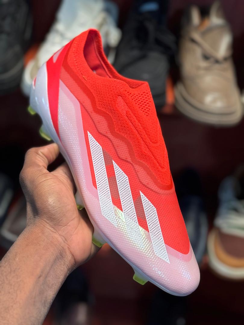 Paires de crampons Adidas