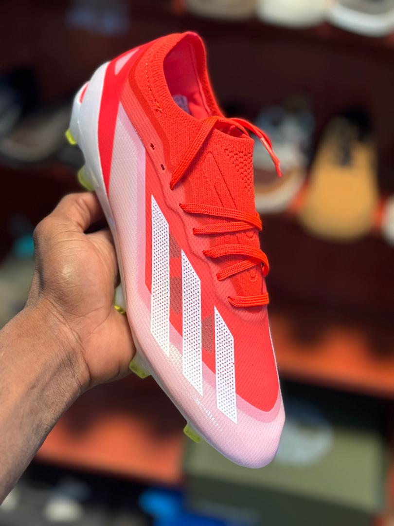 Paires de crampons Adidas