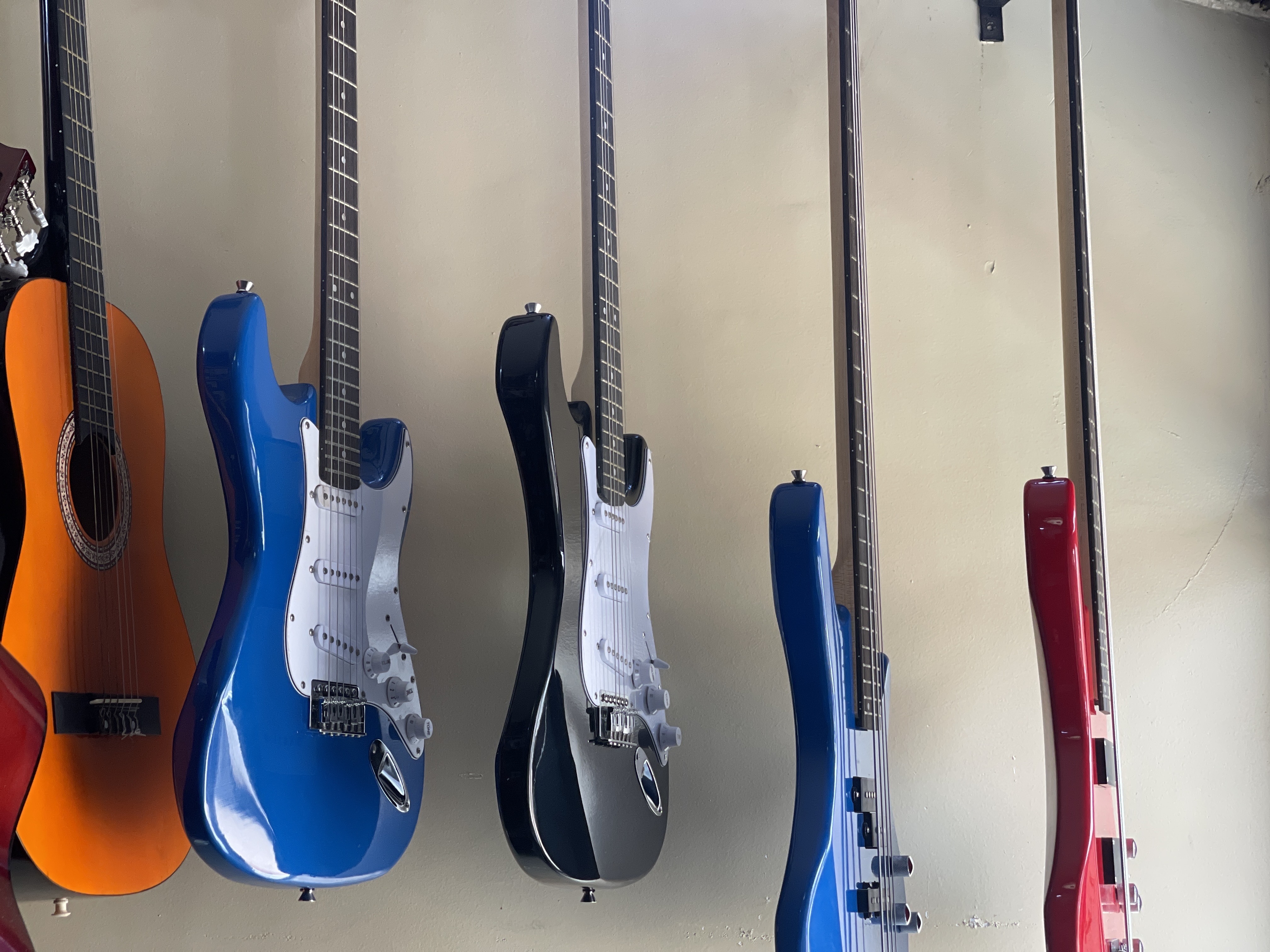 Guitare électrique basse et solo