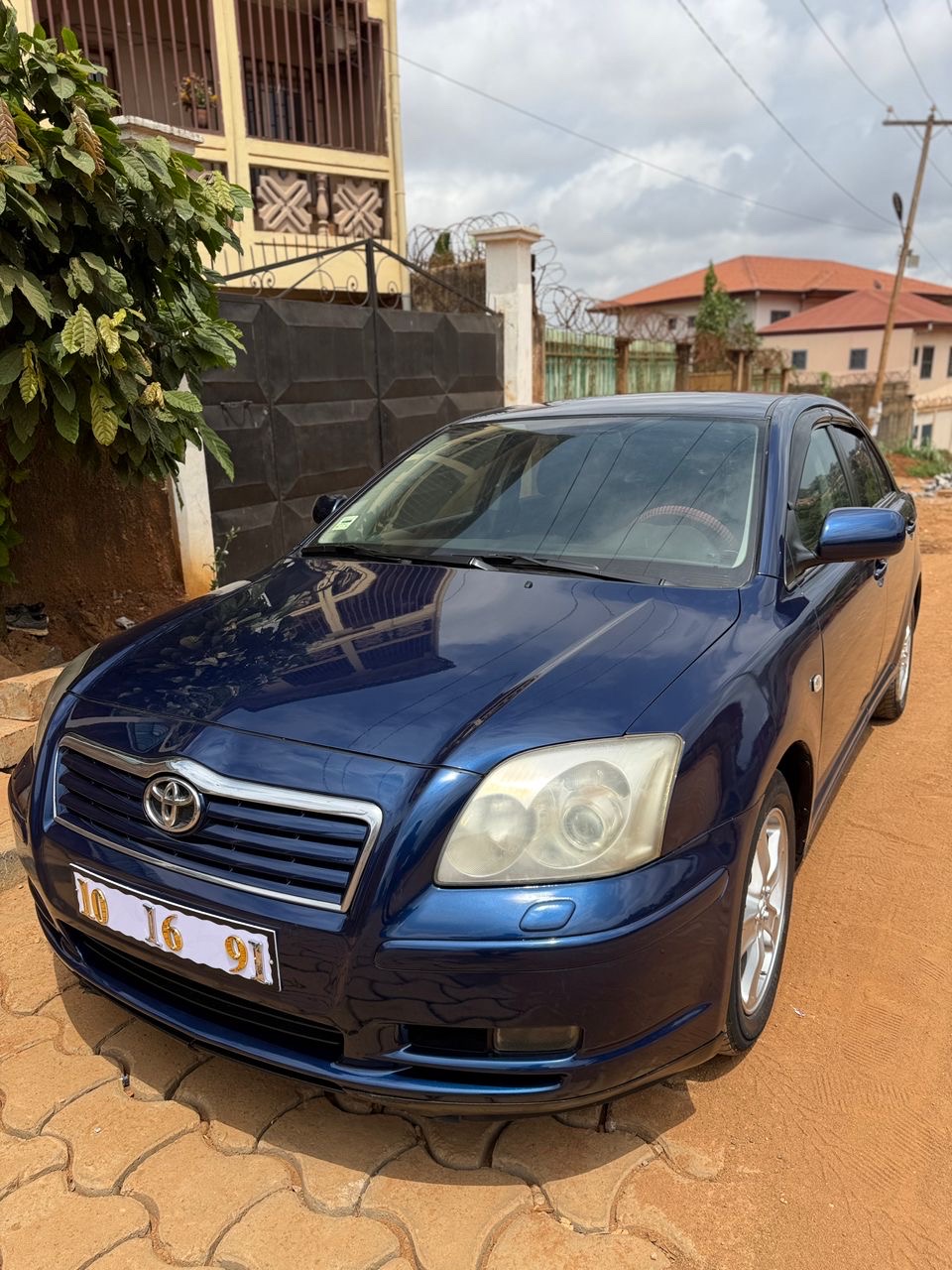 Toyota avensis tête de cochon liefback